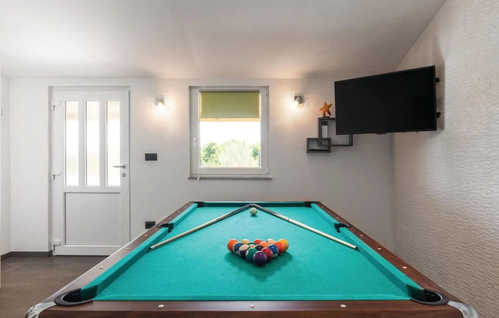 Awesome Home in Marcana with Hot Tub, Sauna & 6 Bedrooms