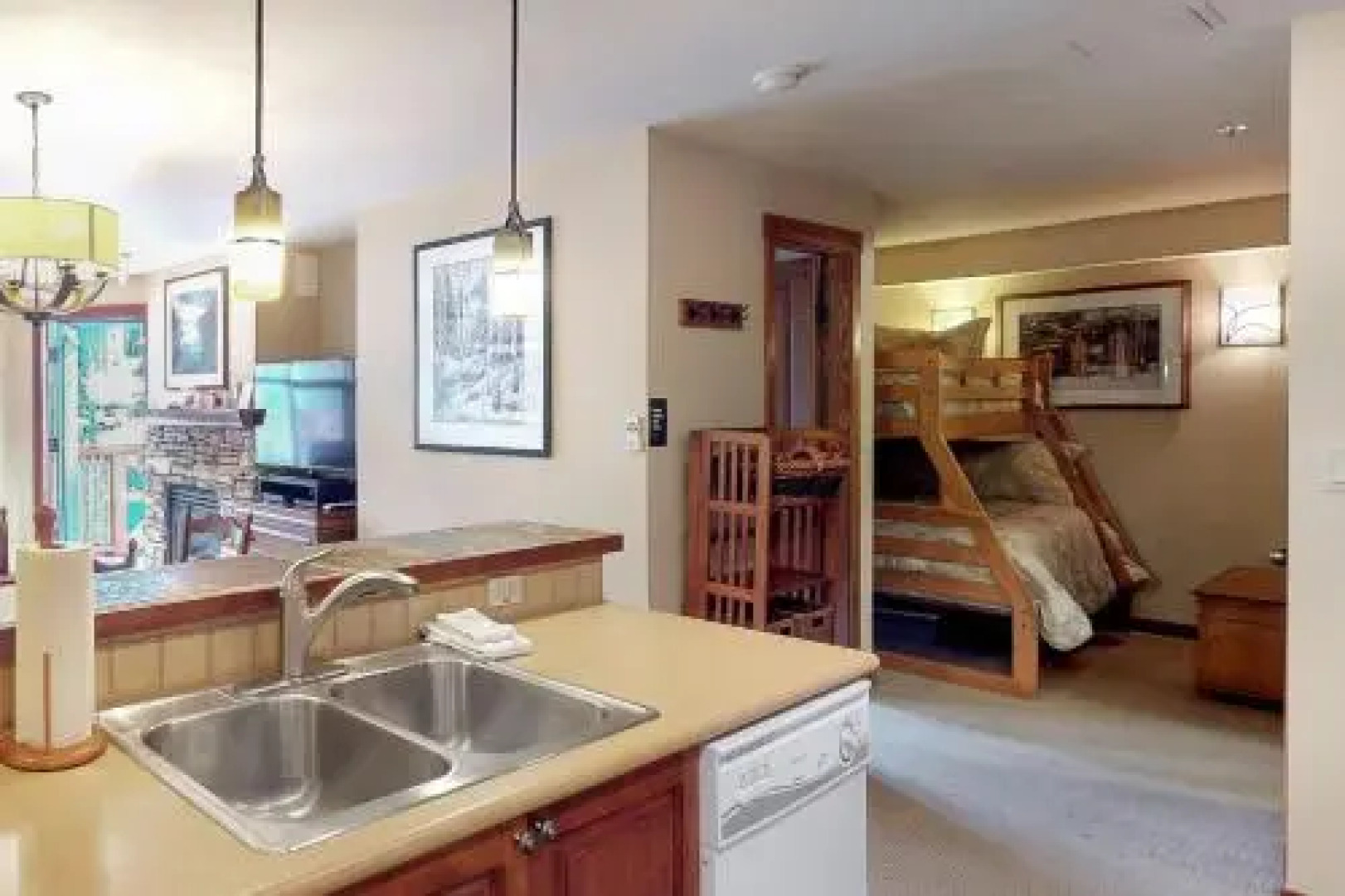 Powderhorn Lodge 413: Woodland Star Suite