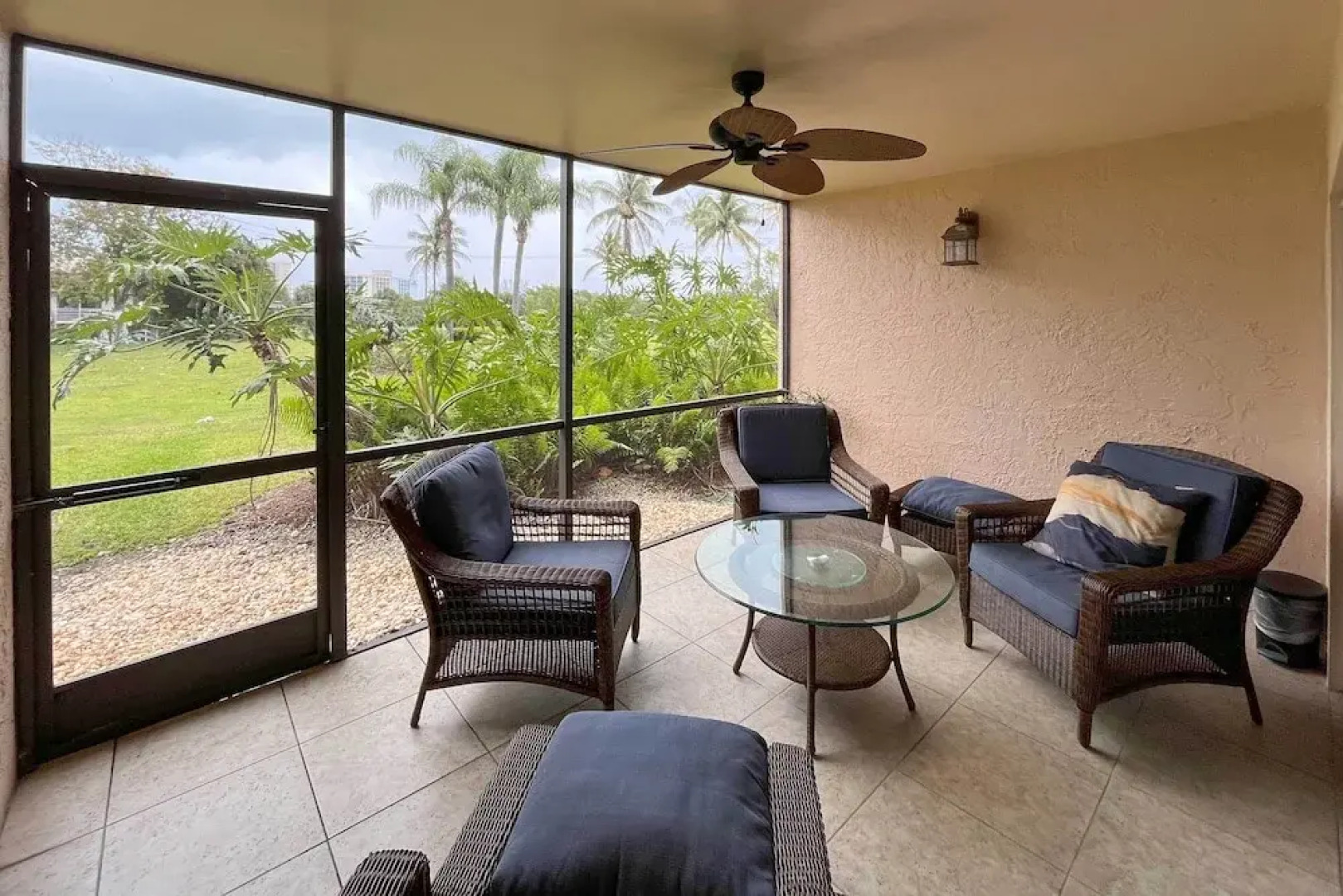 Jupiter Condo w/ Pool Access, Walk to Beach!