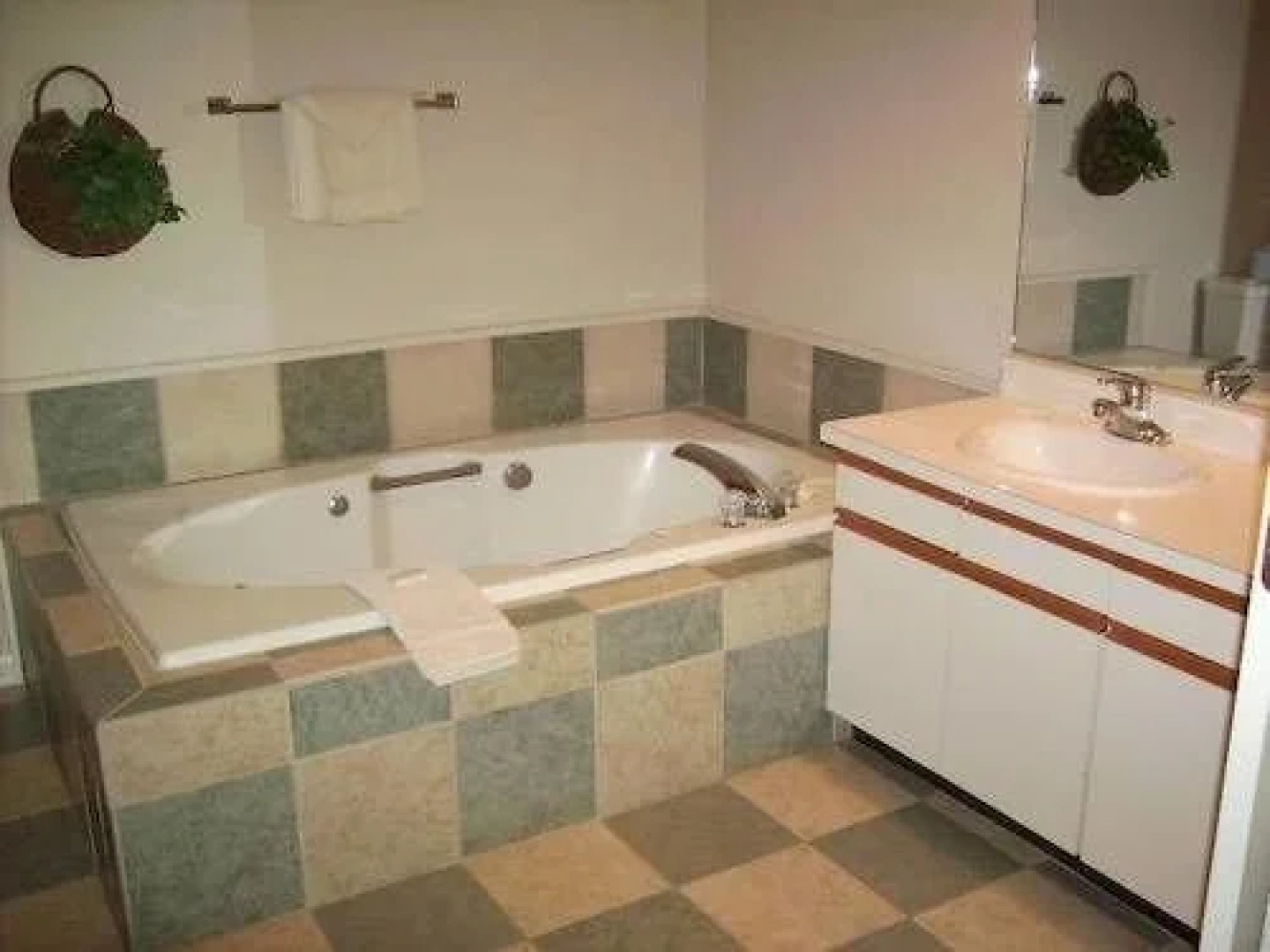 Village West Resort & Hotel