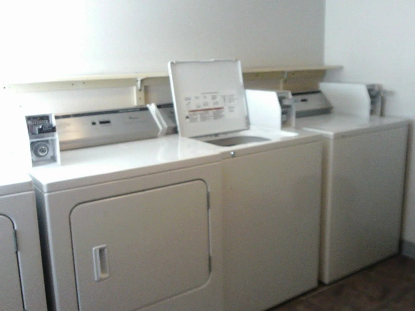 5th Avenue Inn & Suites