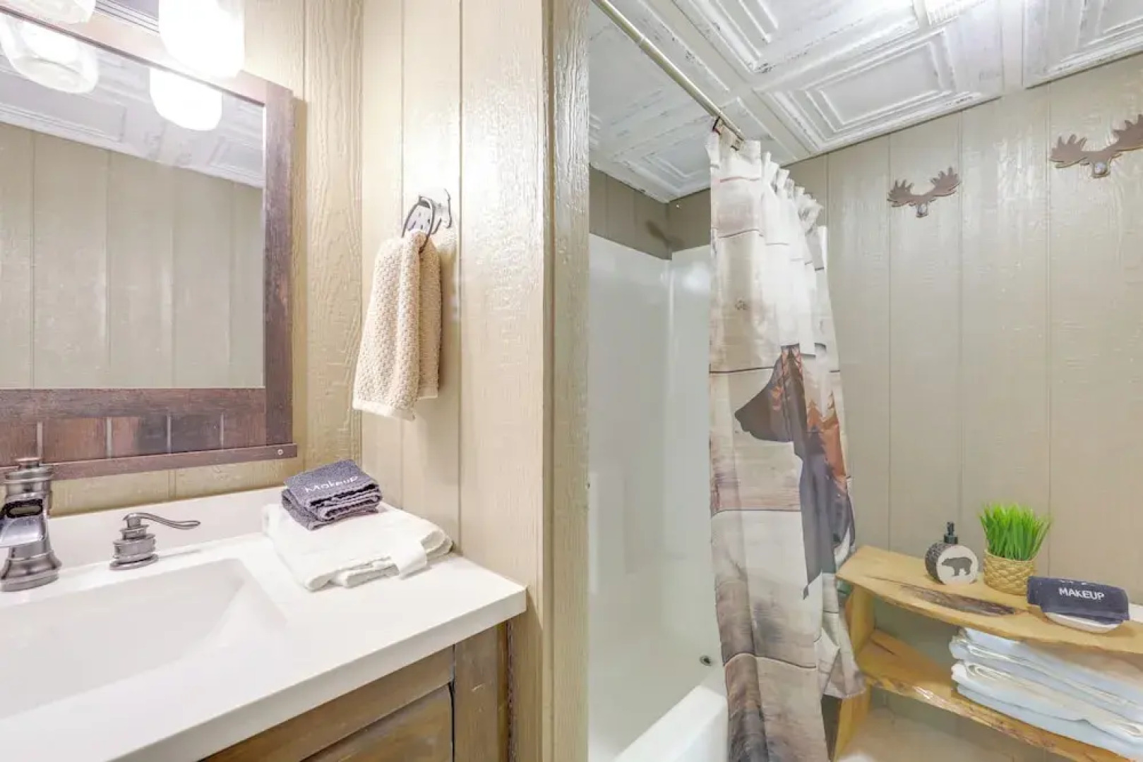 True Log Cabin w/ Game Room, Year-round Views