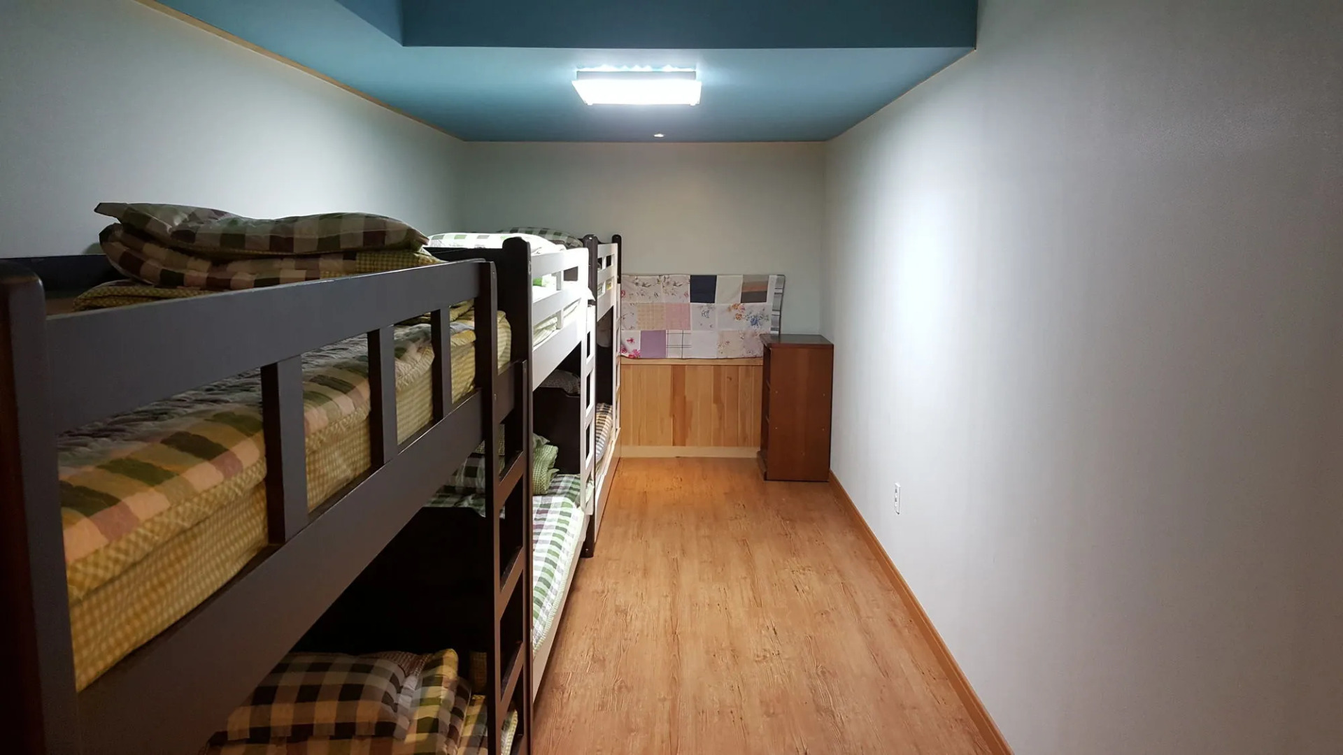 Dongbaekseom Guest House