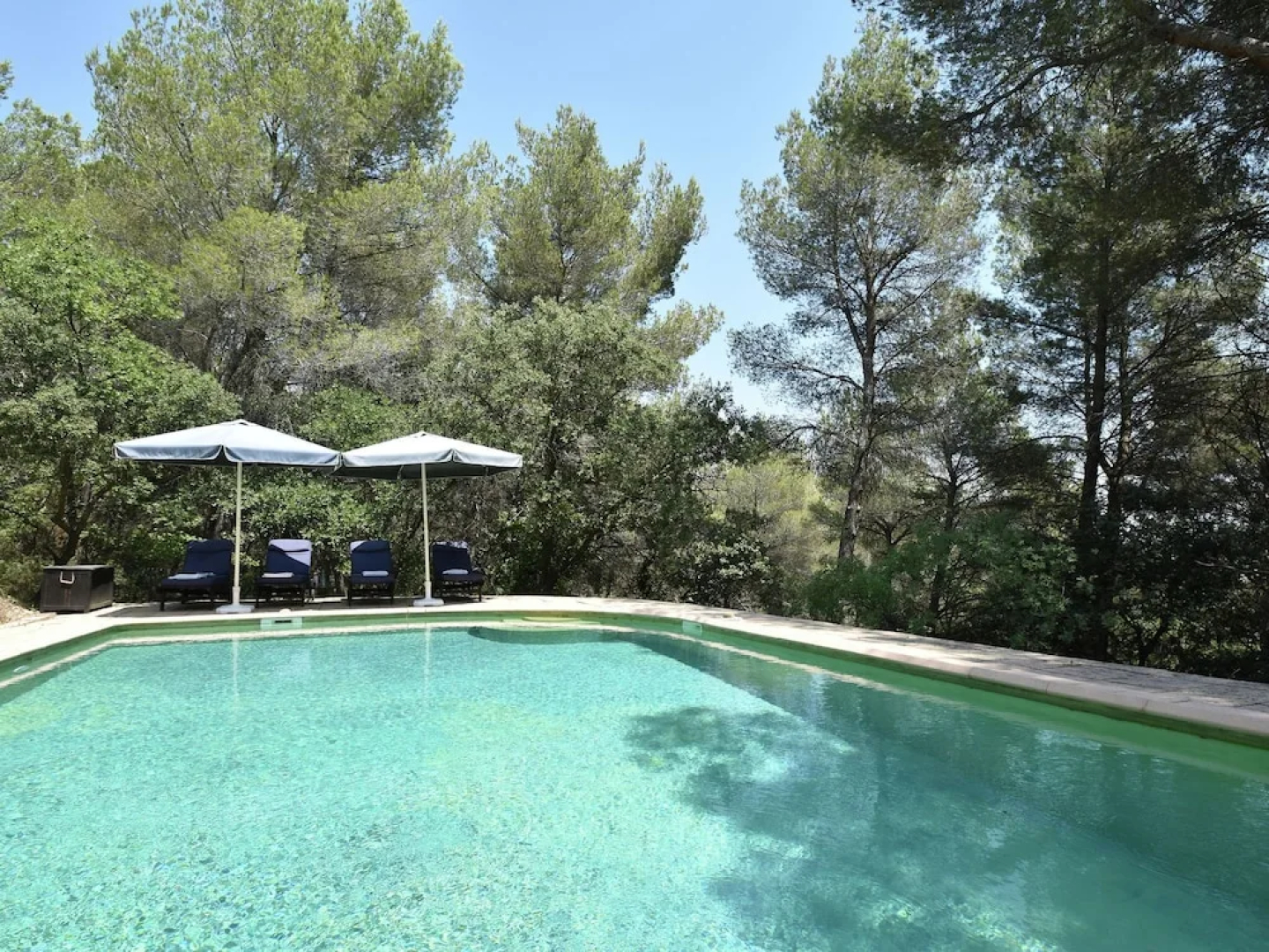 Charming Villa in Lauris South of France with Private Pool