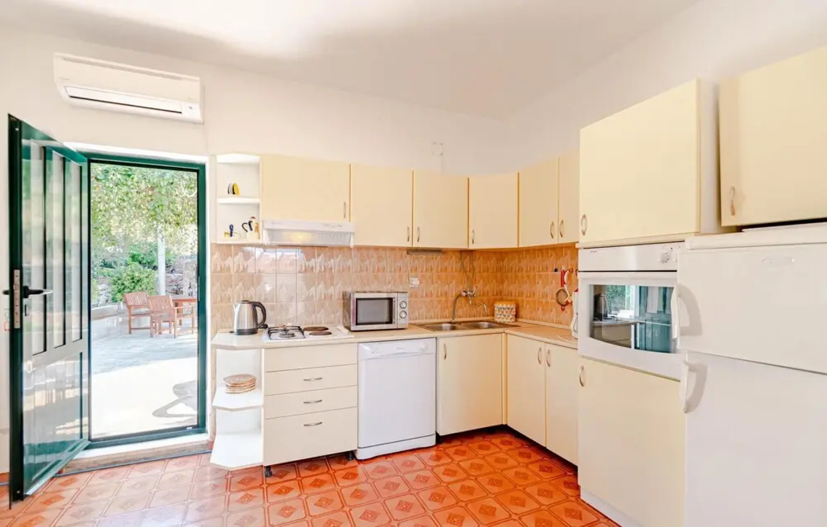 Awesome Home in Potomje With 3 Bedrooms and Wifi