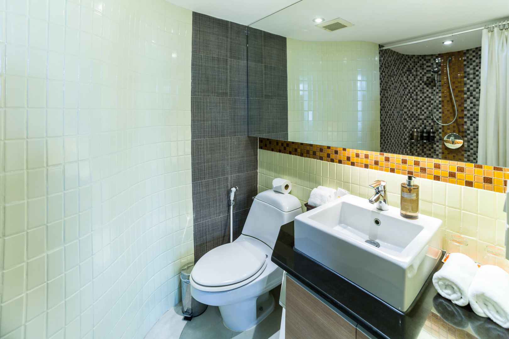 Bandara Silom Suites