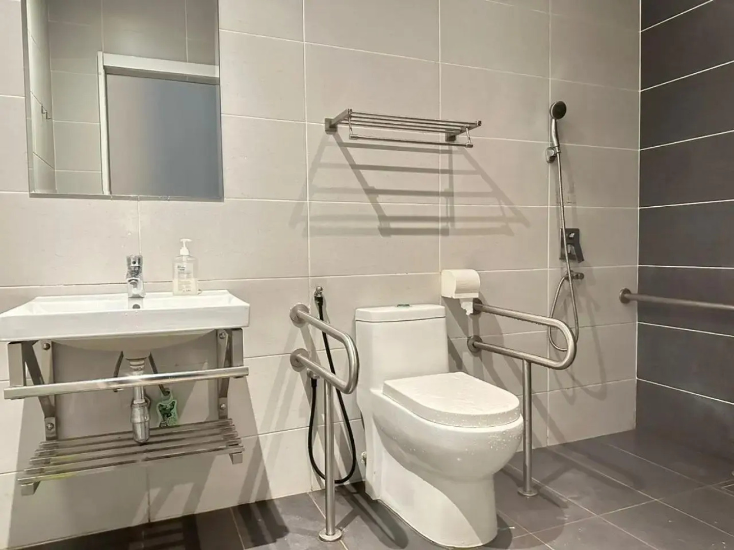 Sri Enstek Hotel - KLIA