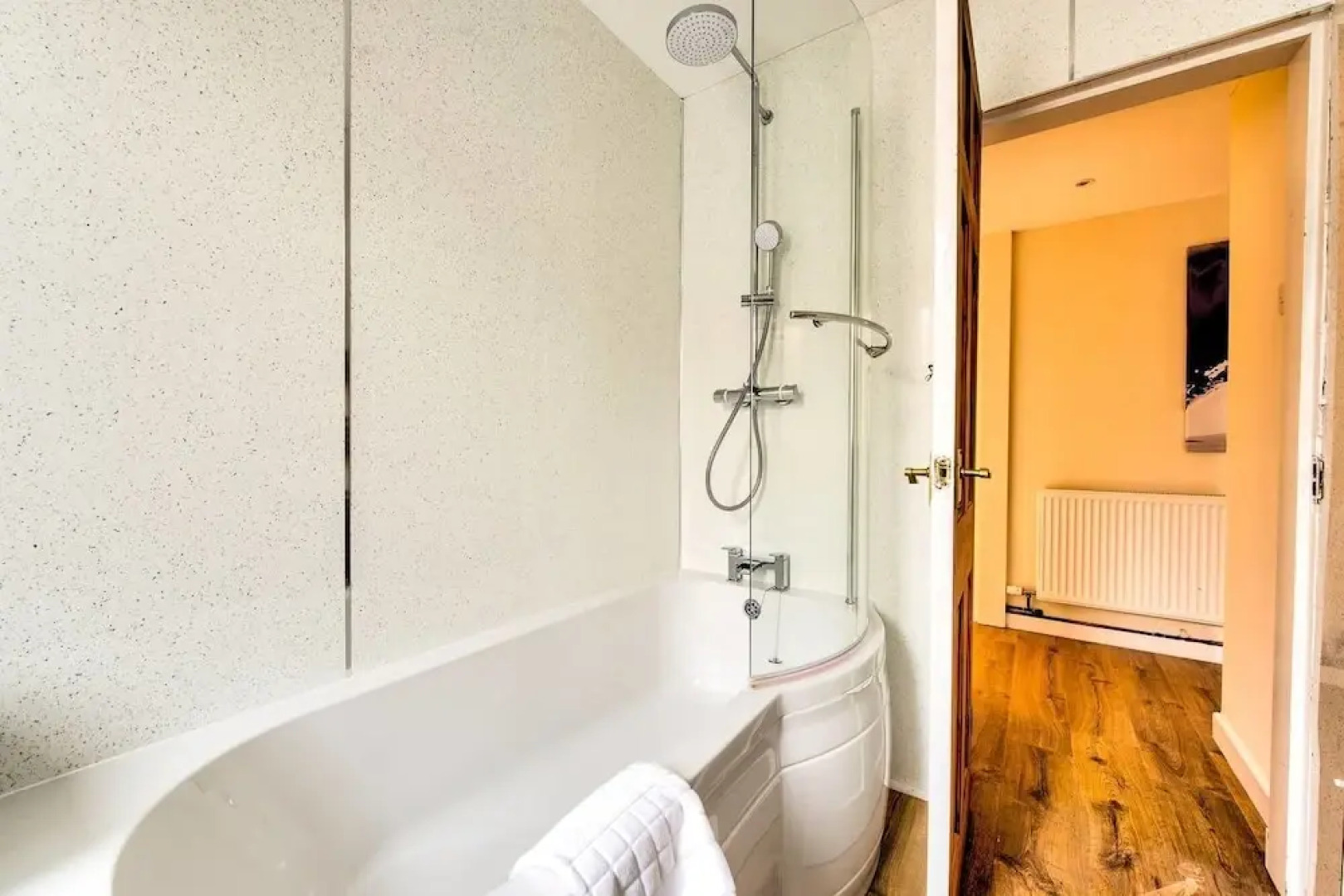 Naturally Well-lit and Serene Holiday Home w\ Parking