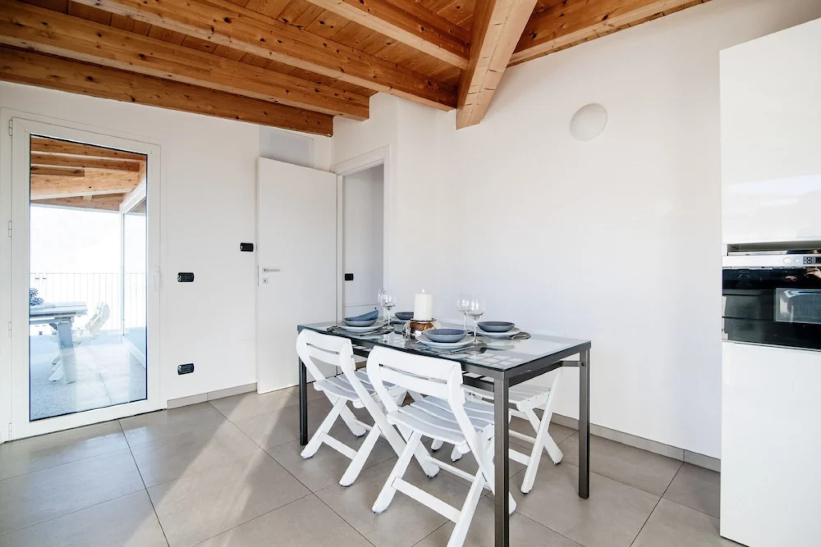 MyHomeInComo -  White Attic