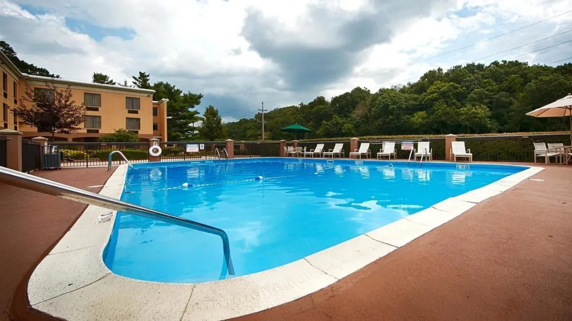 Best Western Plus University Inn Steubenville