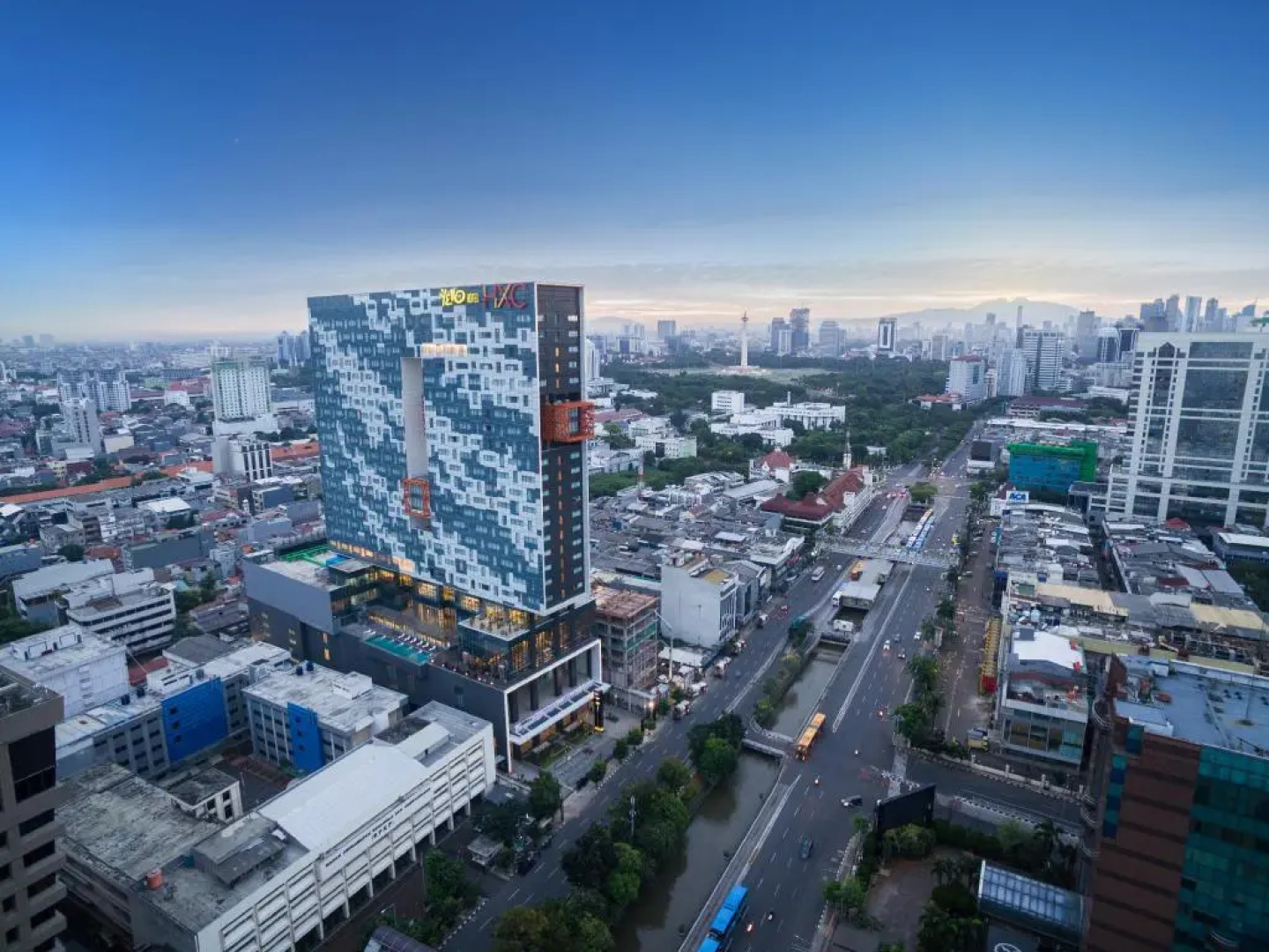 YELLO Hotel Harmoni Jakarta