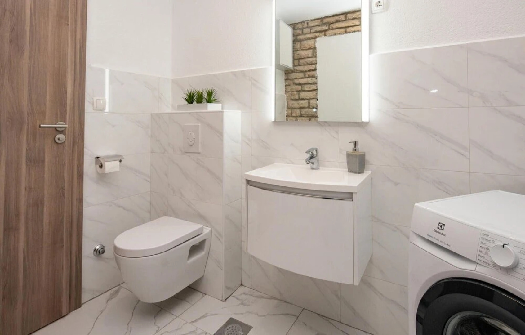 Awesome Home in Turanj with Hot Tub, WiFi & Heated Swimming Pool