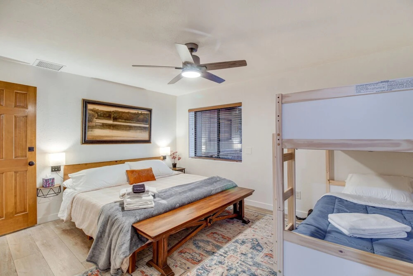 Pinetop Cabin w/ 2 Fireplaces & Hot Tub!