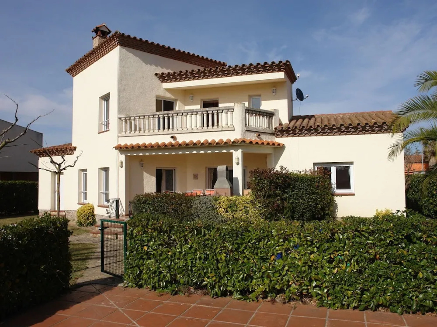 Spacious Villa in Vilacolum With Swimming Pool