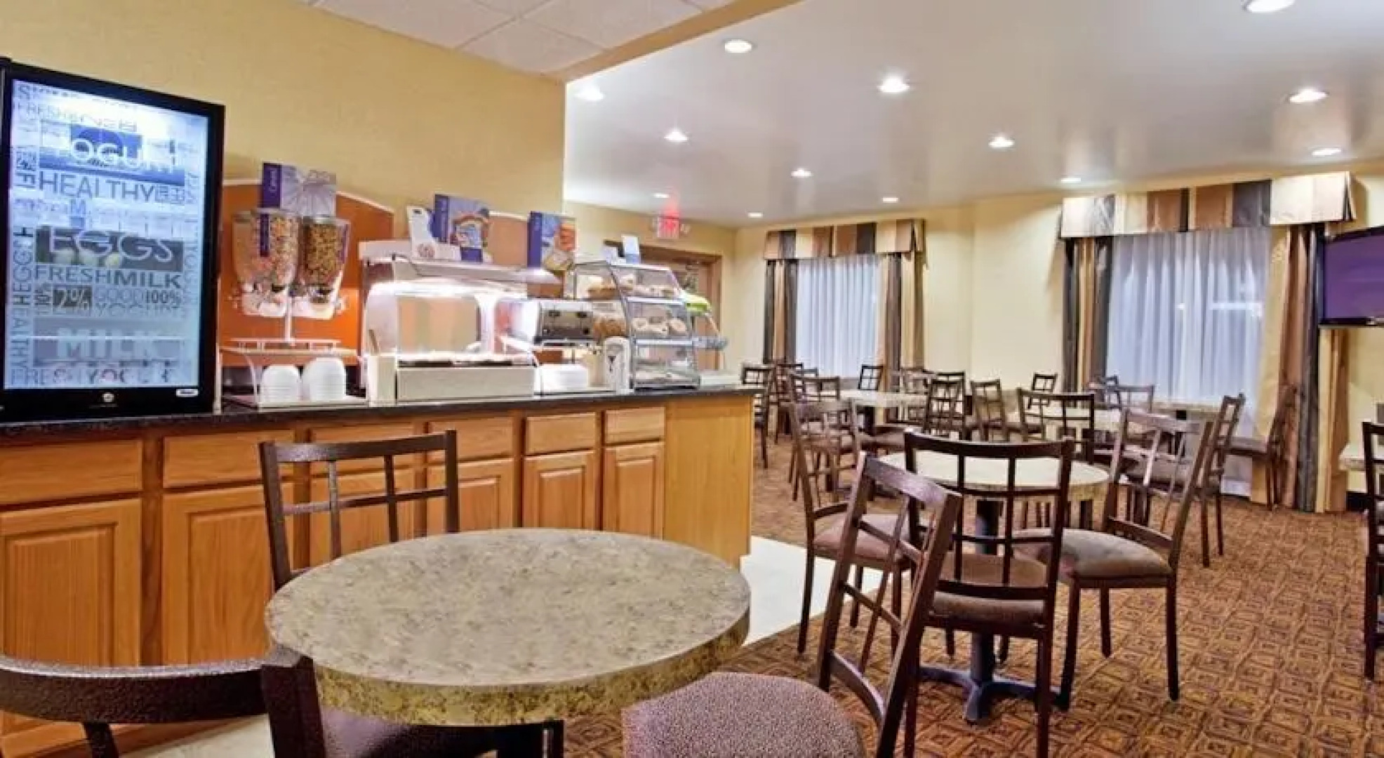 Holiday Inn Express Hotel & Suites Newark-Heath