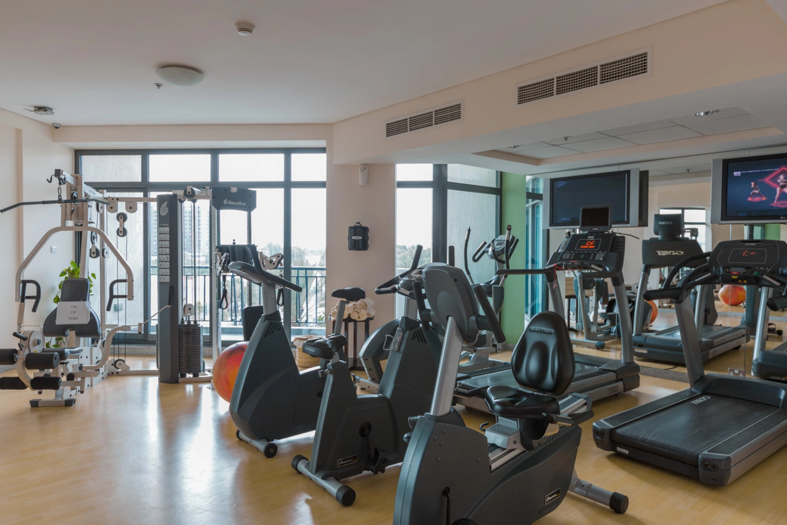 Отель Arabian Park Dubai, an Edge by Rotana Hotel