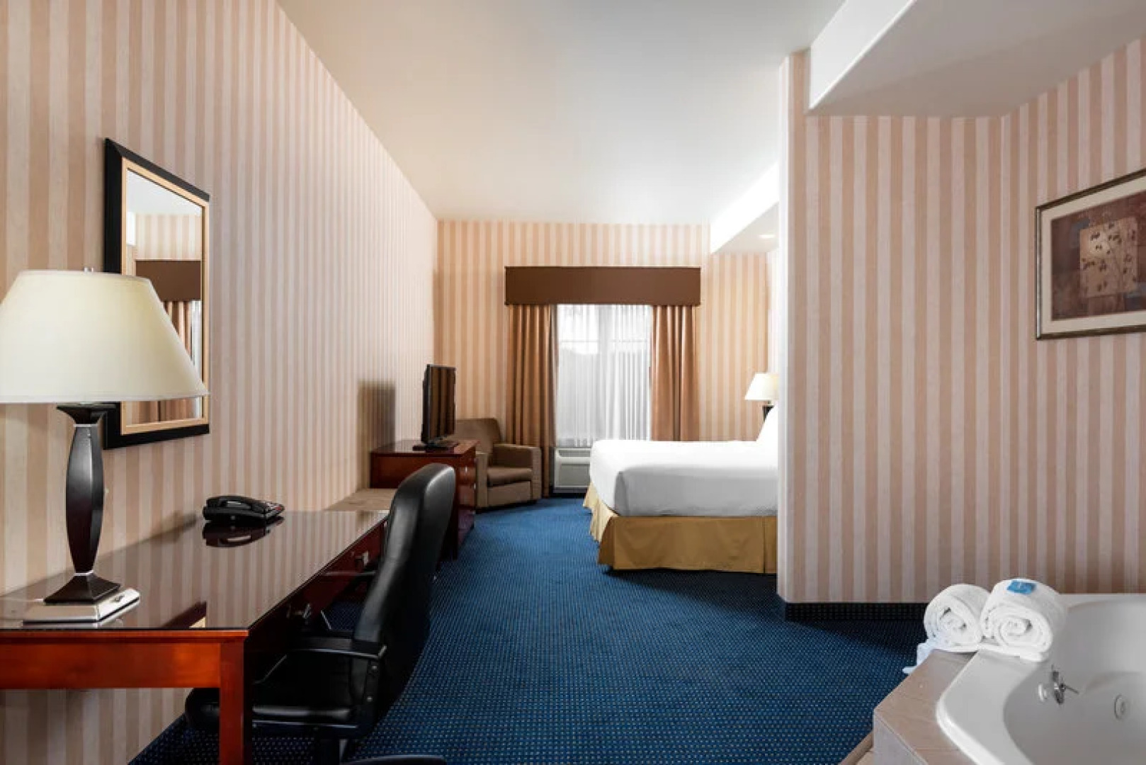 Holiday Inn Express & Suites Lathrop