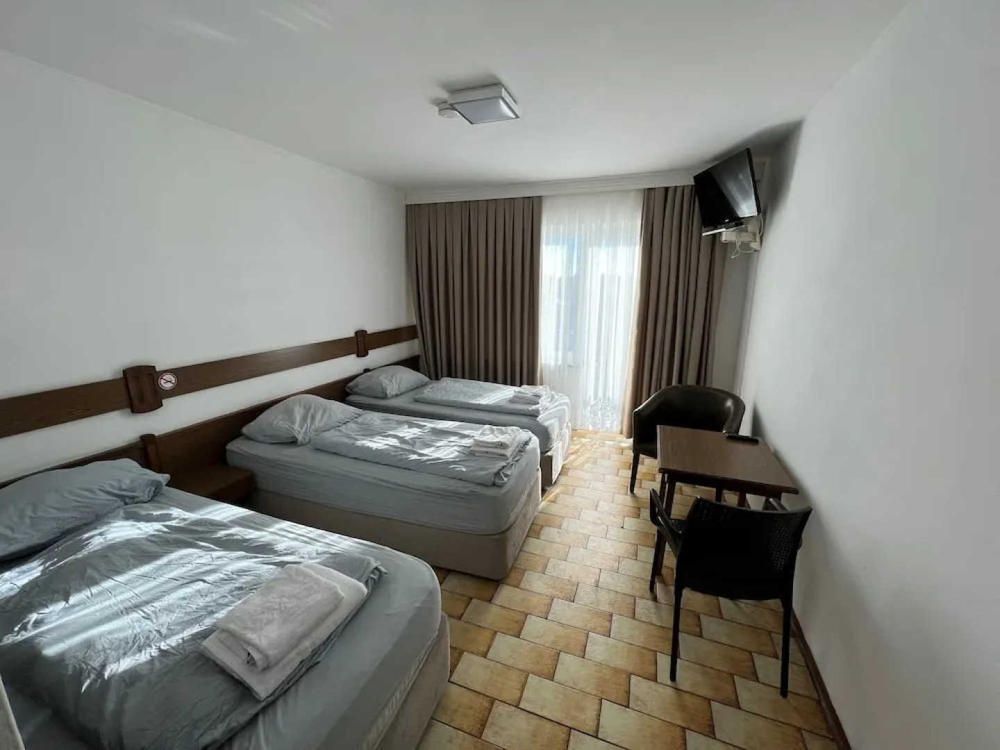 F Hotel 24h Check-In