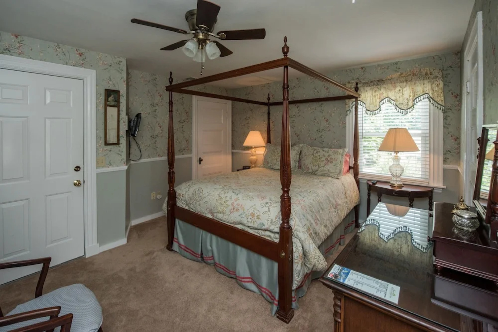 Anne's White Columns Inn