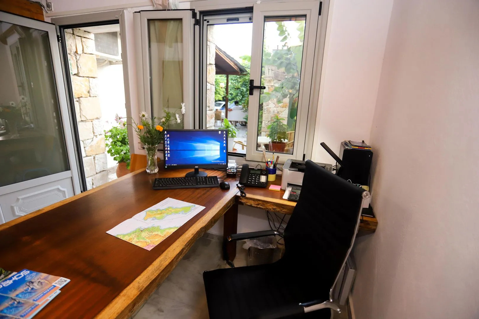 Bastas Hotel & Studios