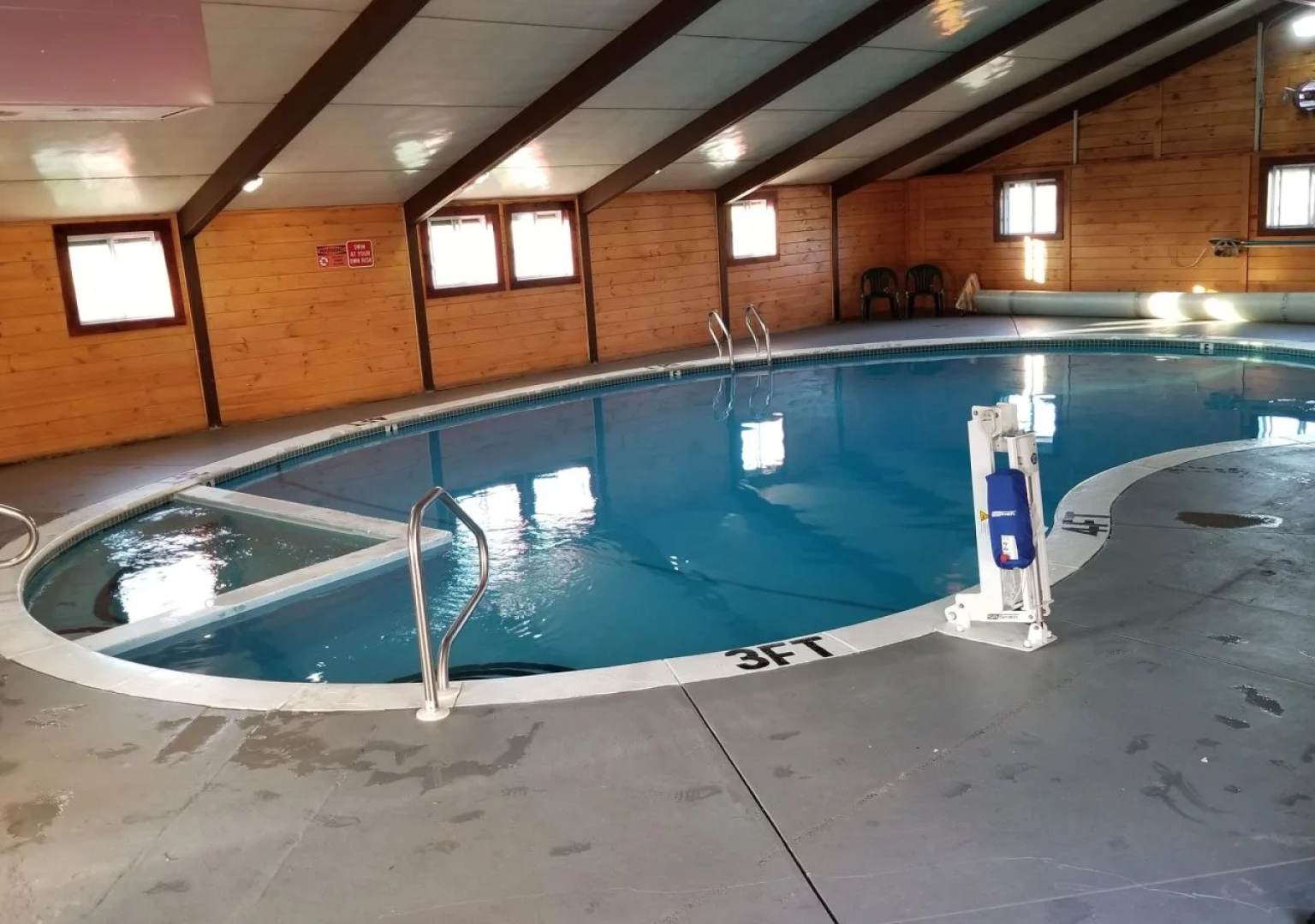 All Seasons Inn and Suites