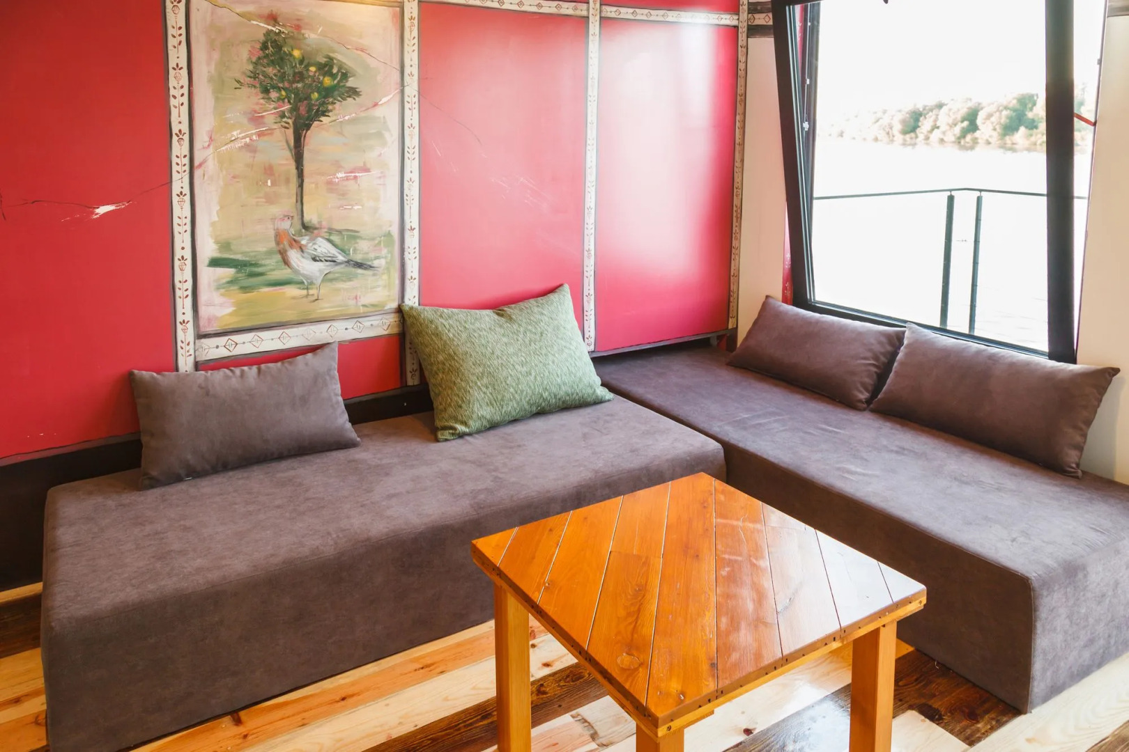 ArkaBarka Floating Hostel and Apartments