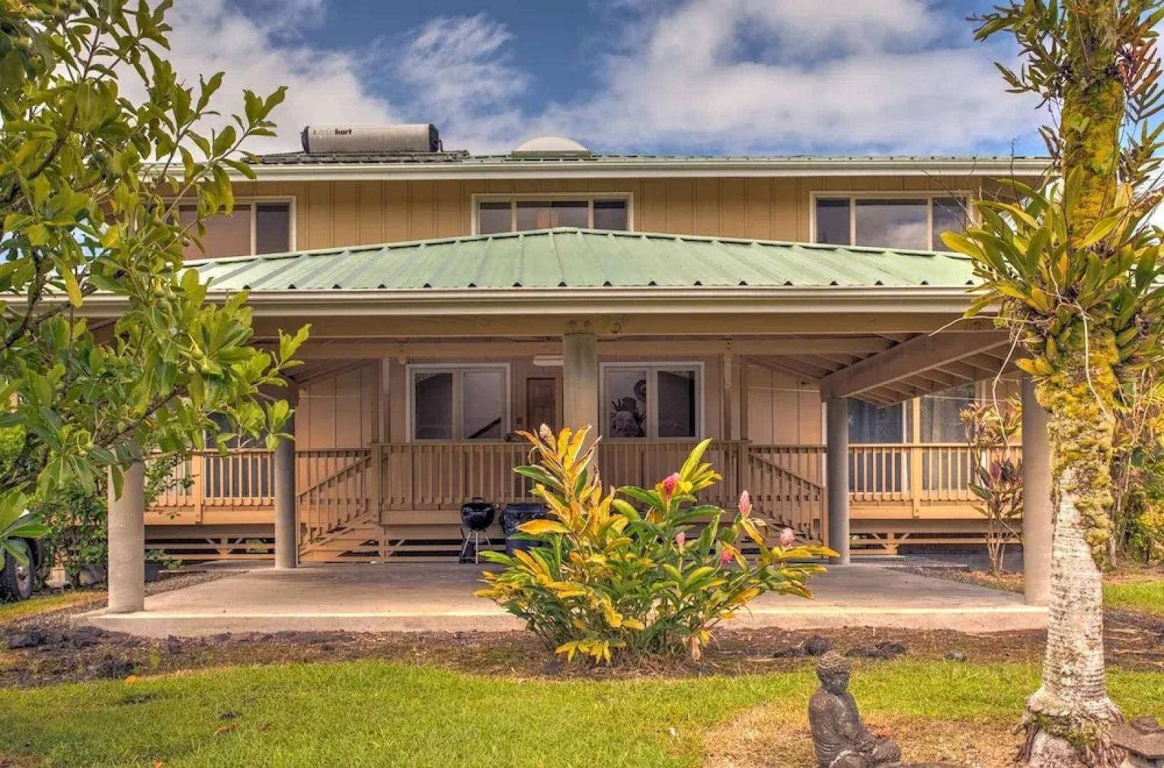 Maluhia Hale 3 Bedroom Home by RedAwning