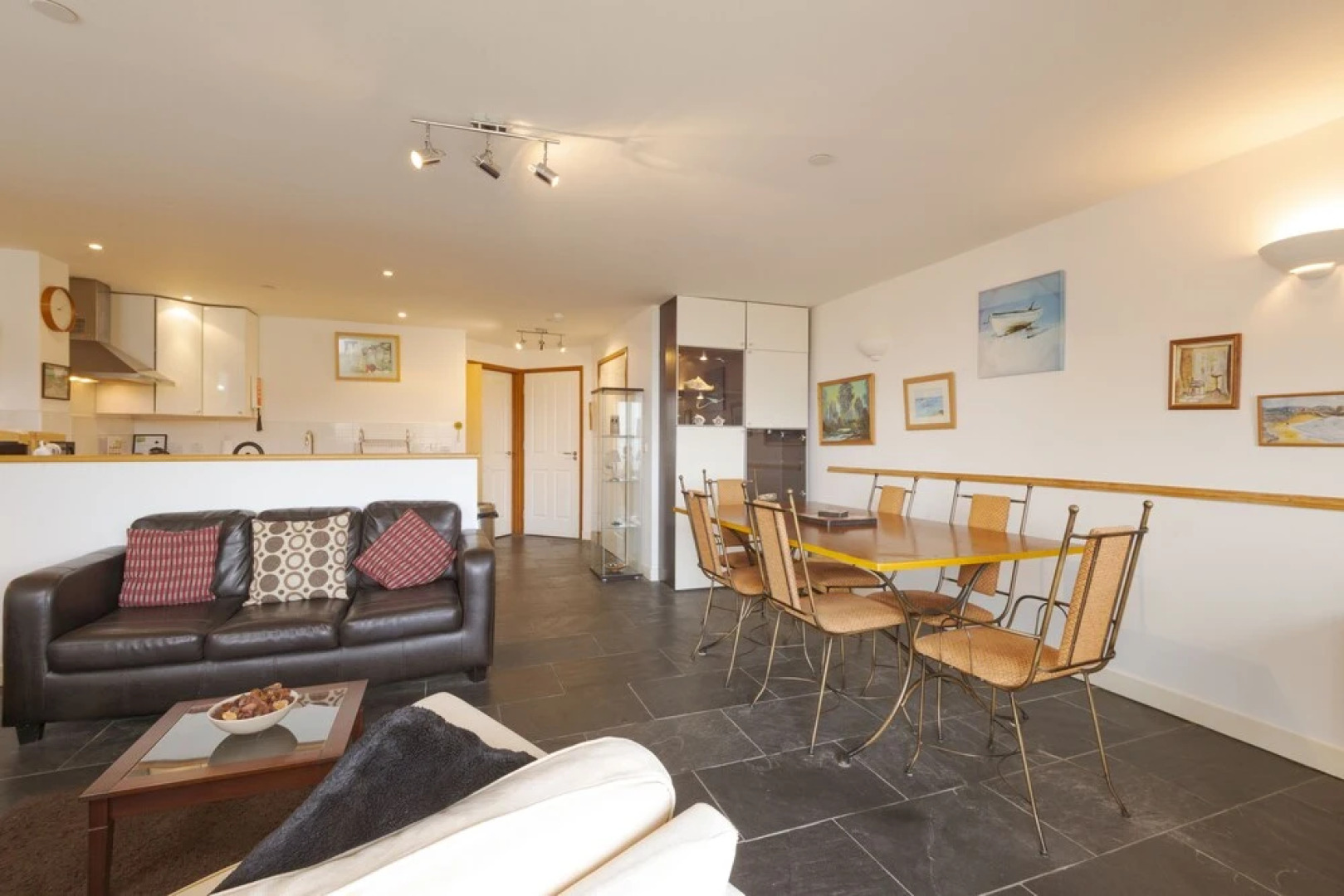 White Lodge Apartment