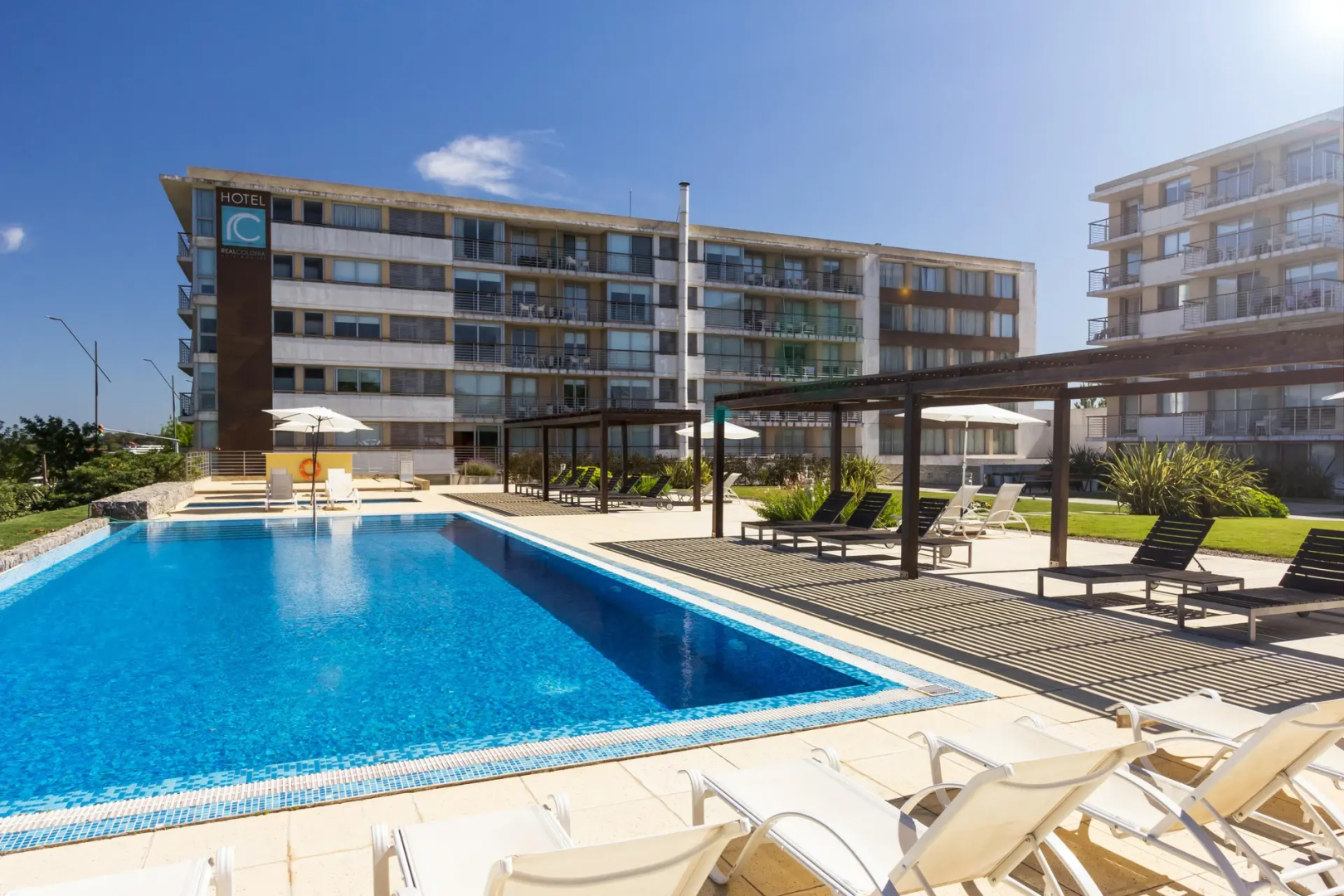 Real Colonia Hotel & Suites