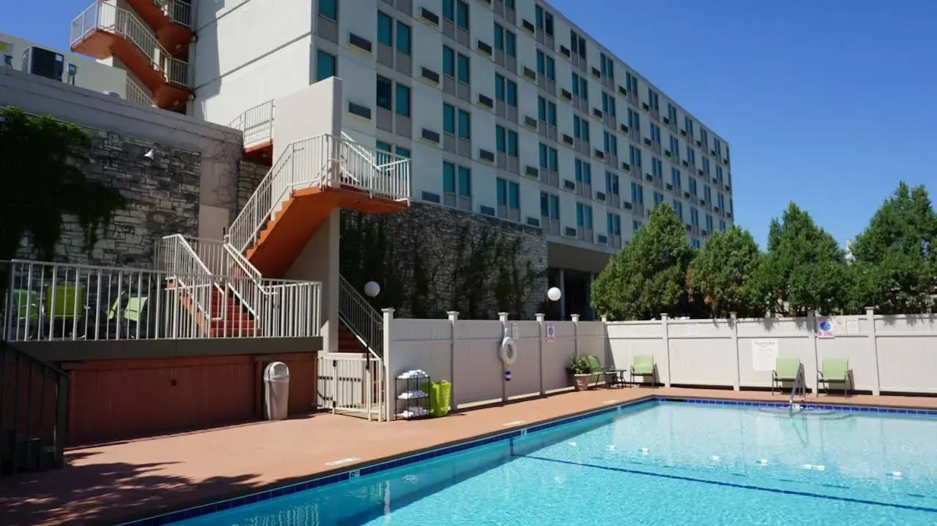 Holiday Inn Manhattan at the Campus by IHG