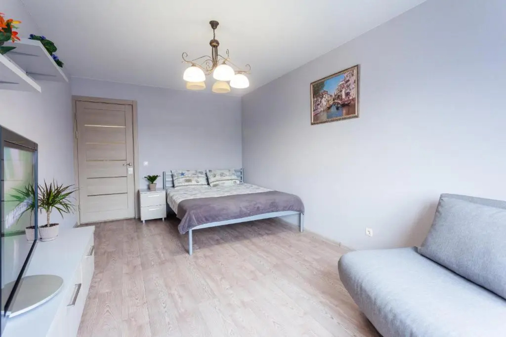 Apartment Obolon metro station