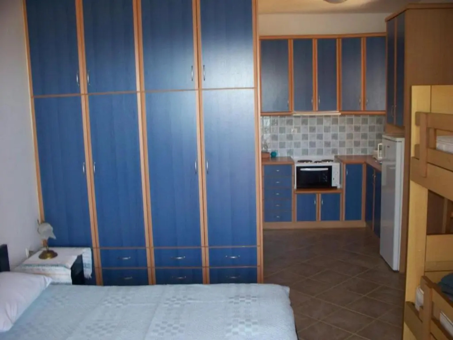 LALAROUS Studios & Apartments