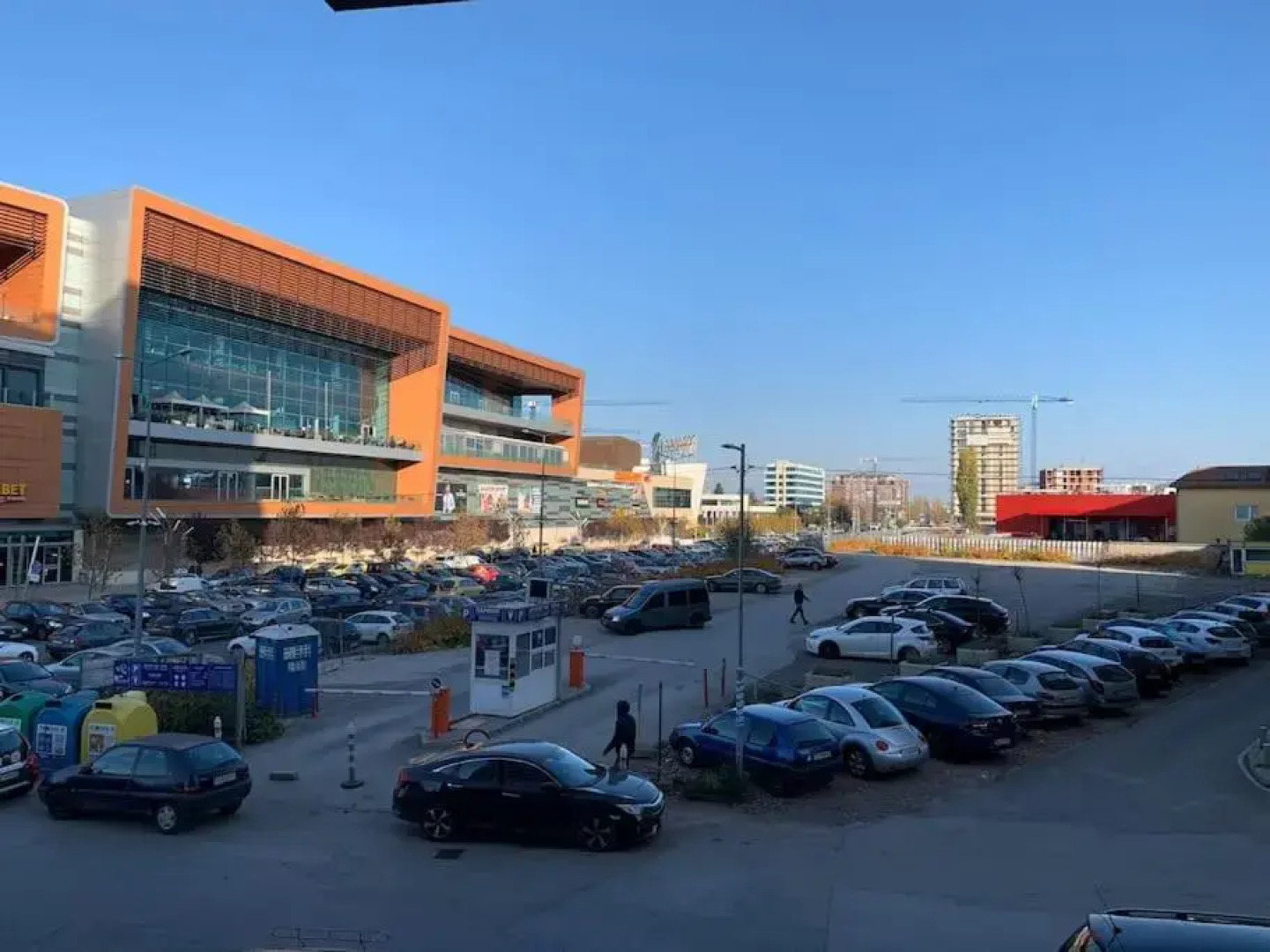 Sliver city next to paradise mall and metro