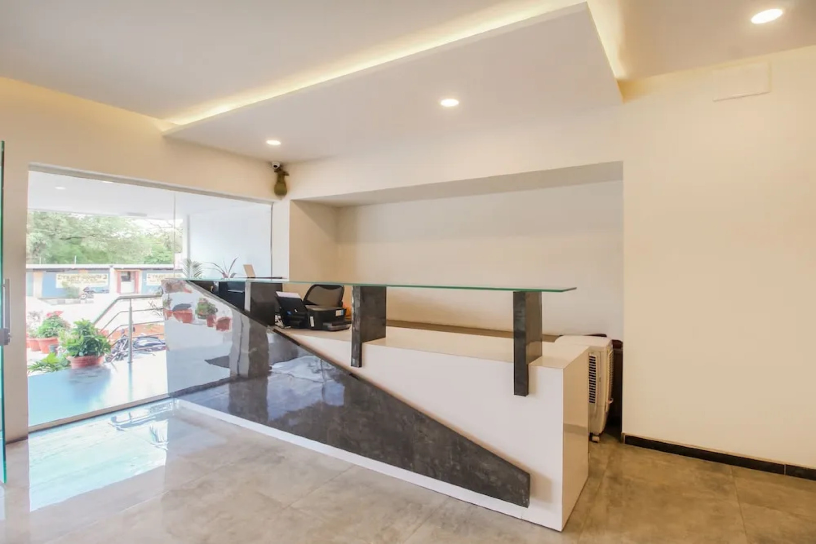 Oyo 30651 Hotel Meridian