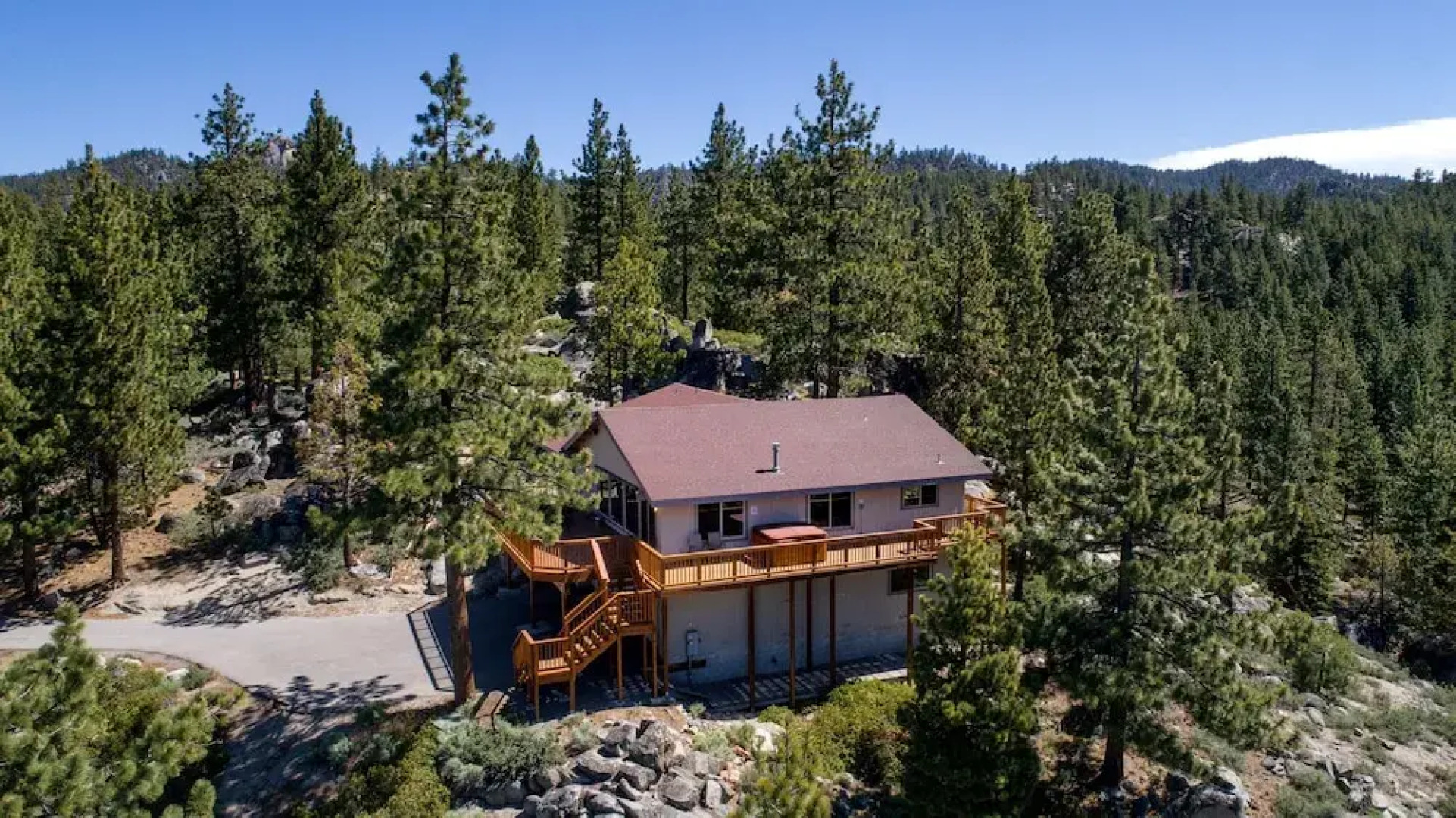 Tudor Lodge 4 Bedroom Home