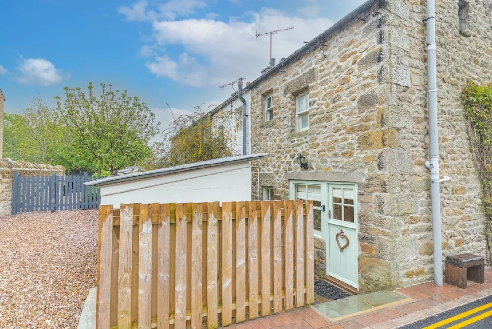 Cosy Dog Welcoming, Countryside Retreat