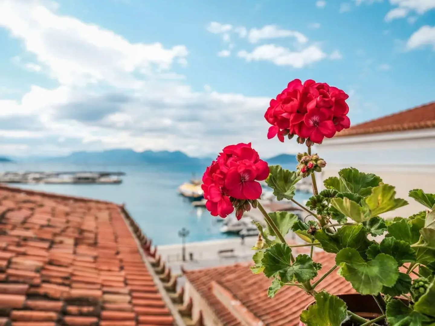 Astra Holiday Home in Aegina Island With Gorgeous Sunset Views