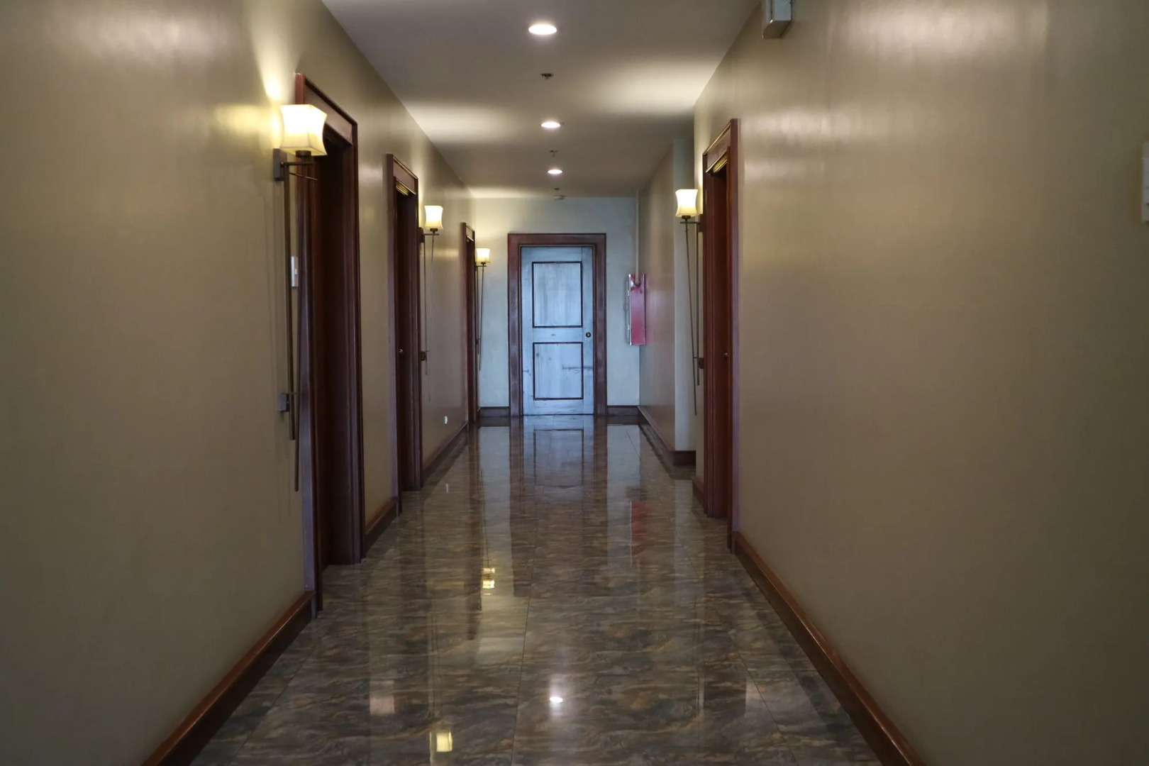 Paragon Hotel and Suites