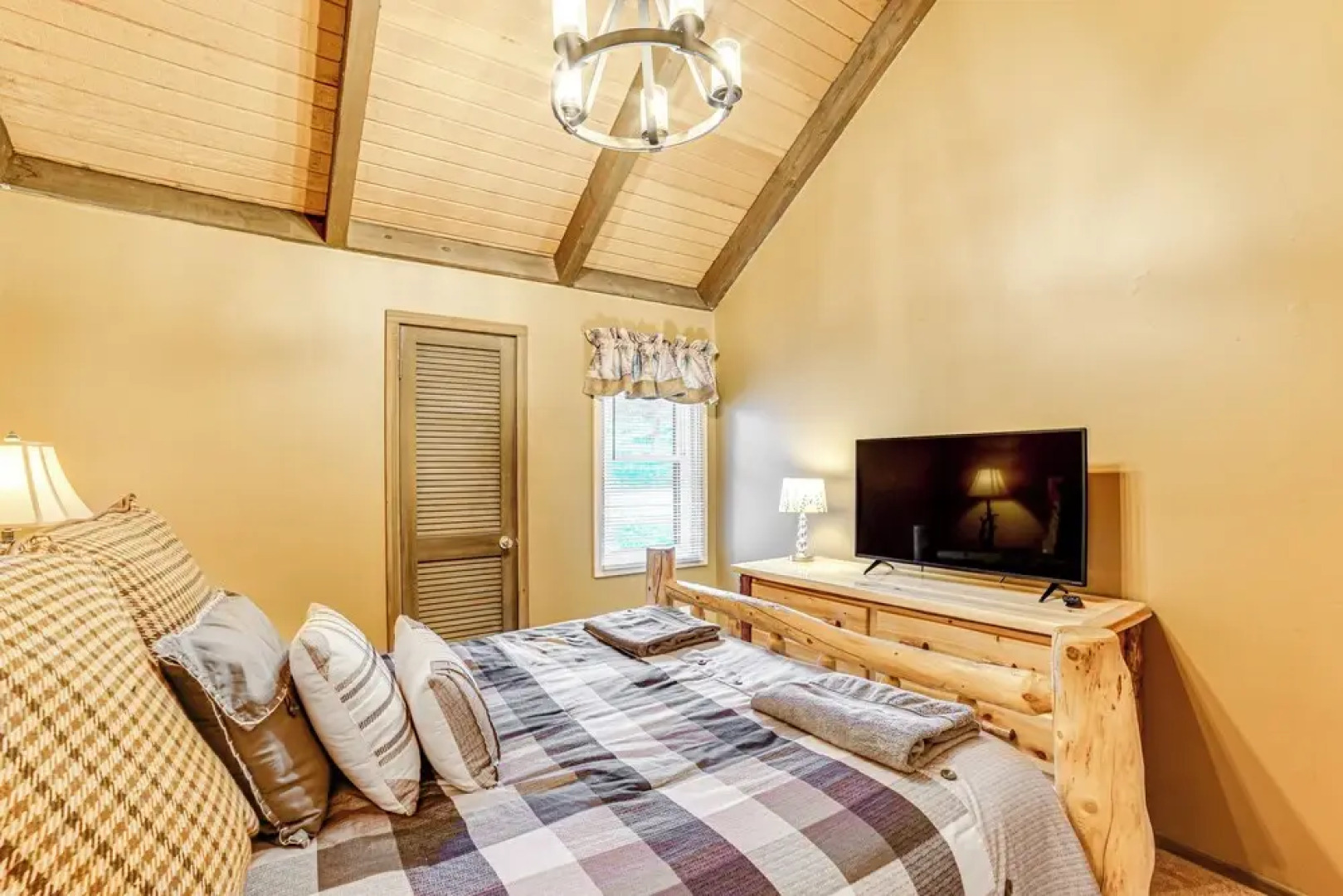 Cortland Townhome - Walk to Greek Peak Mtn Resort!