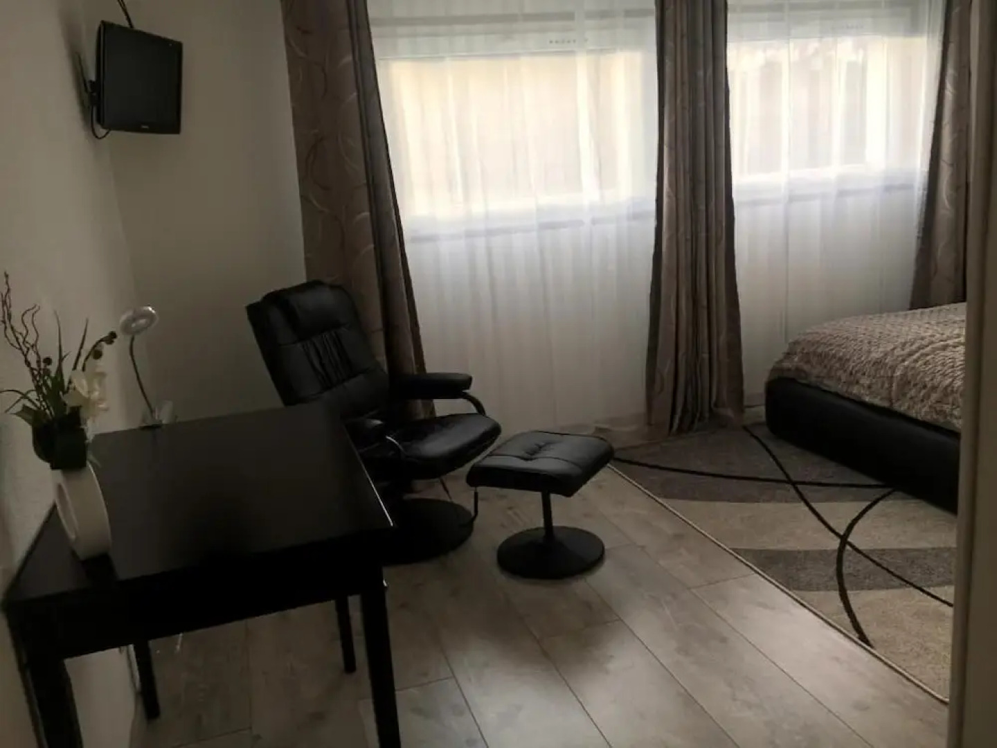 Hotel Mervil Airport