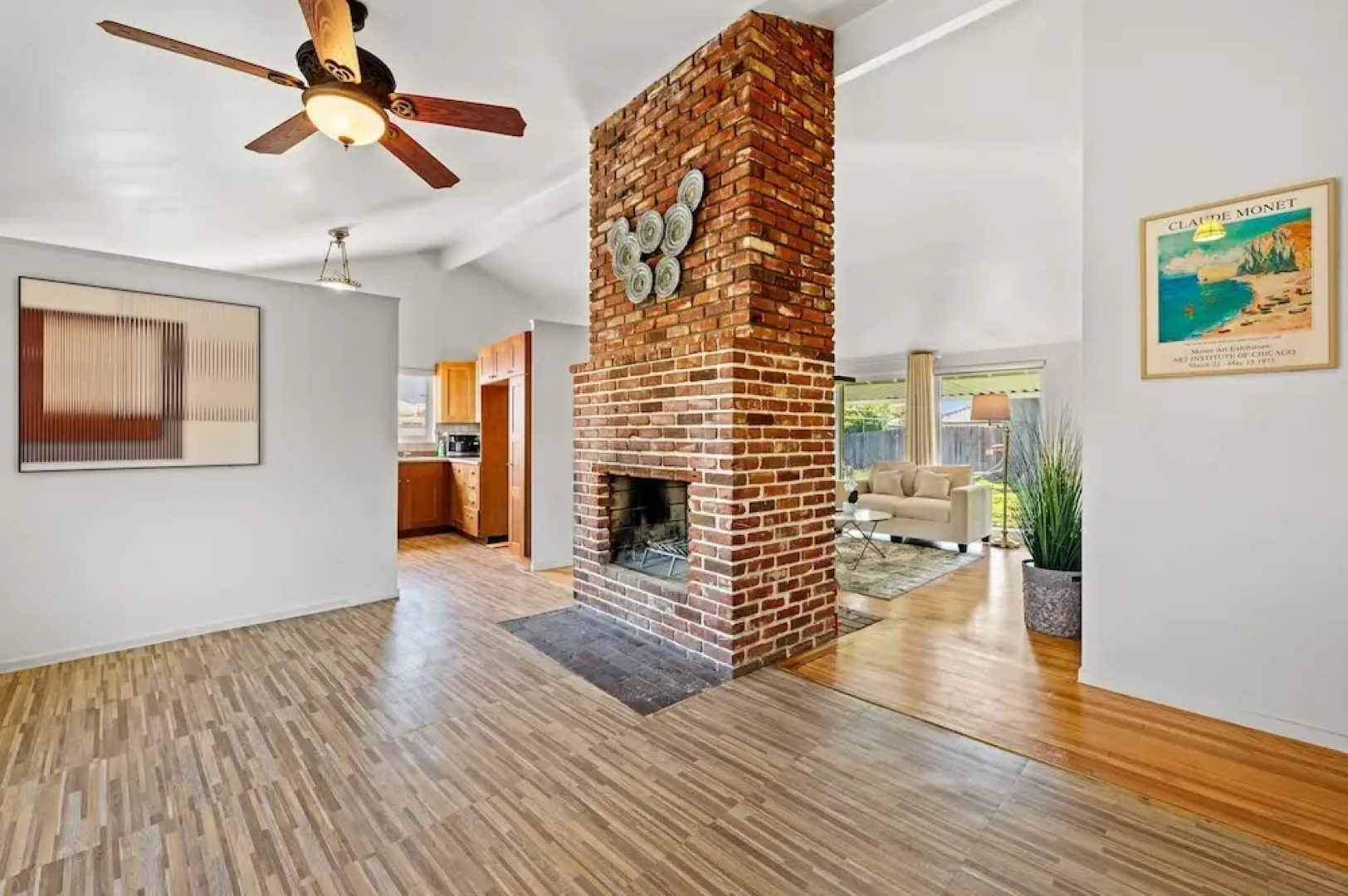 Perfect Family Home With Fireplace Spacious Yard