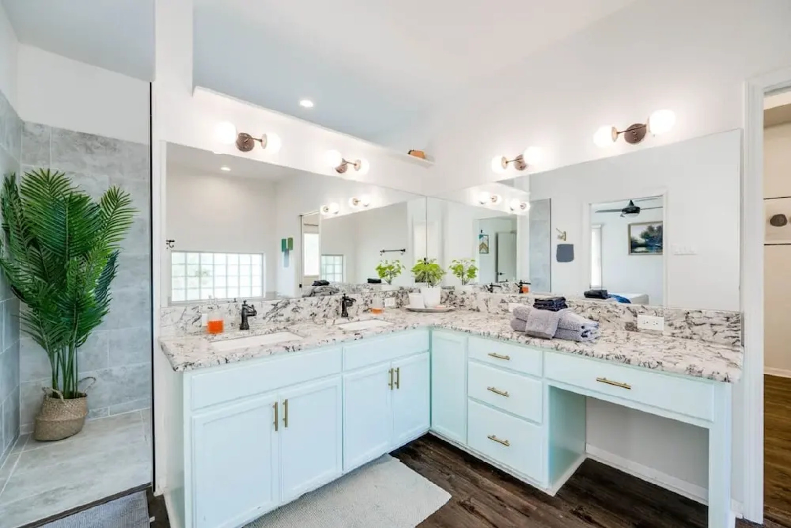 8b 4b Nearby Pool Blanco Wine Trail Town sq