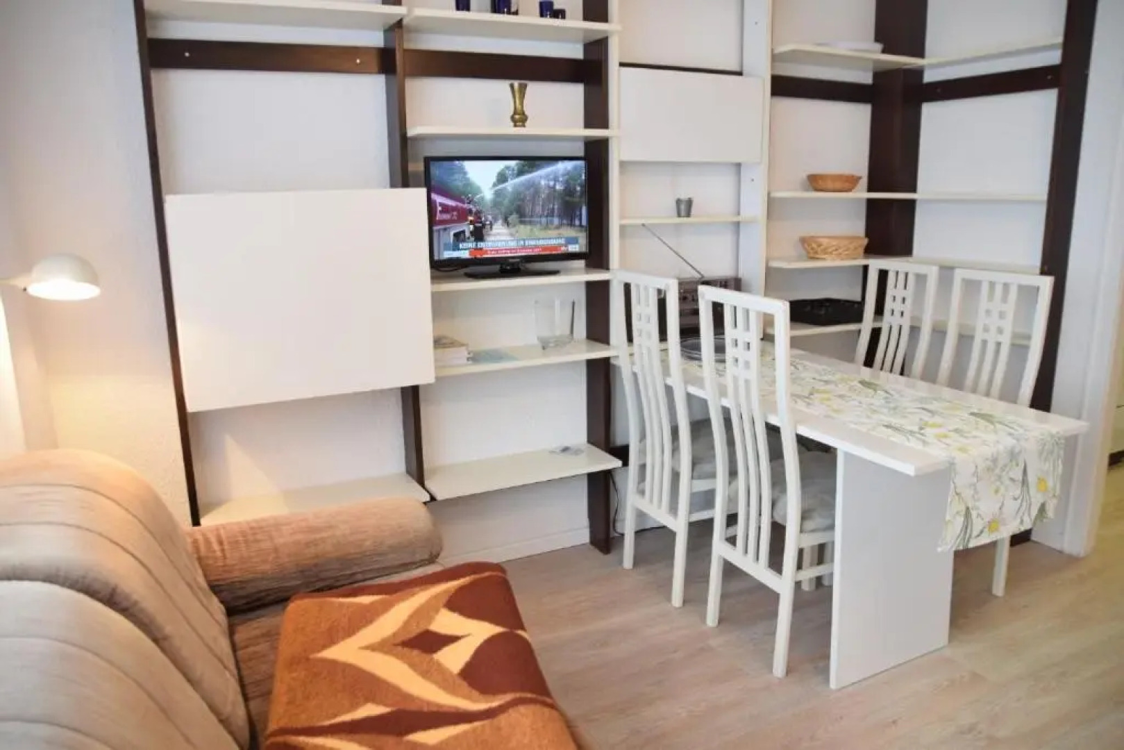 Einfaches 2-Zimmer-Appartement mit Balkon.