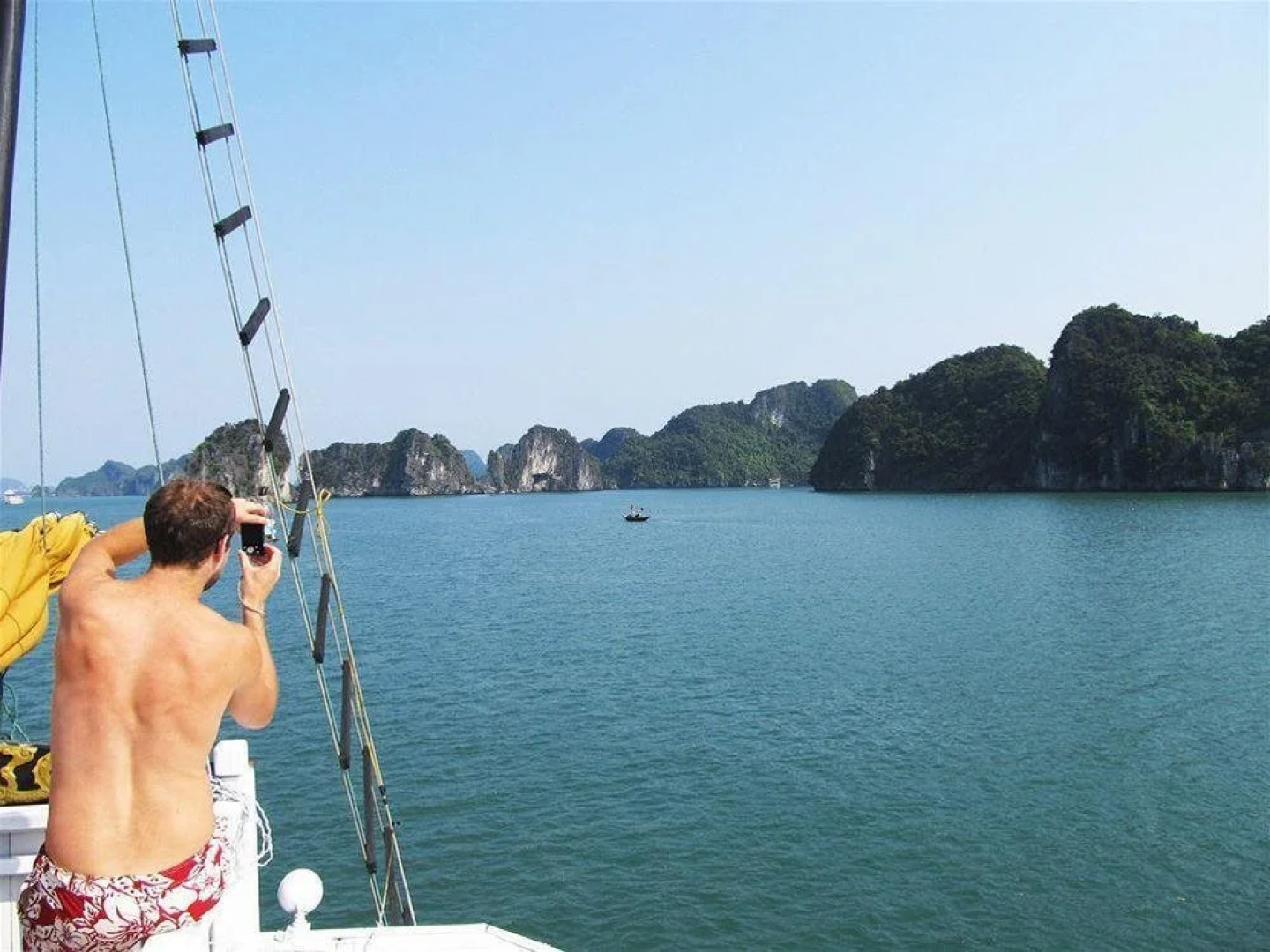 Garden Bay Premium Cruise