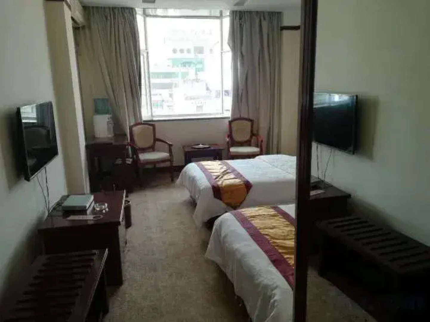 Donghuang Hotel