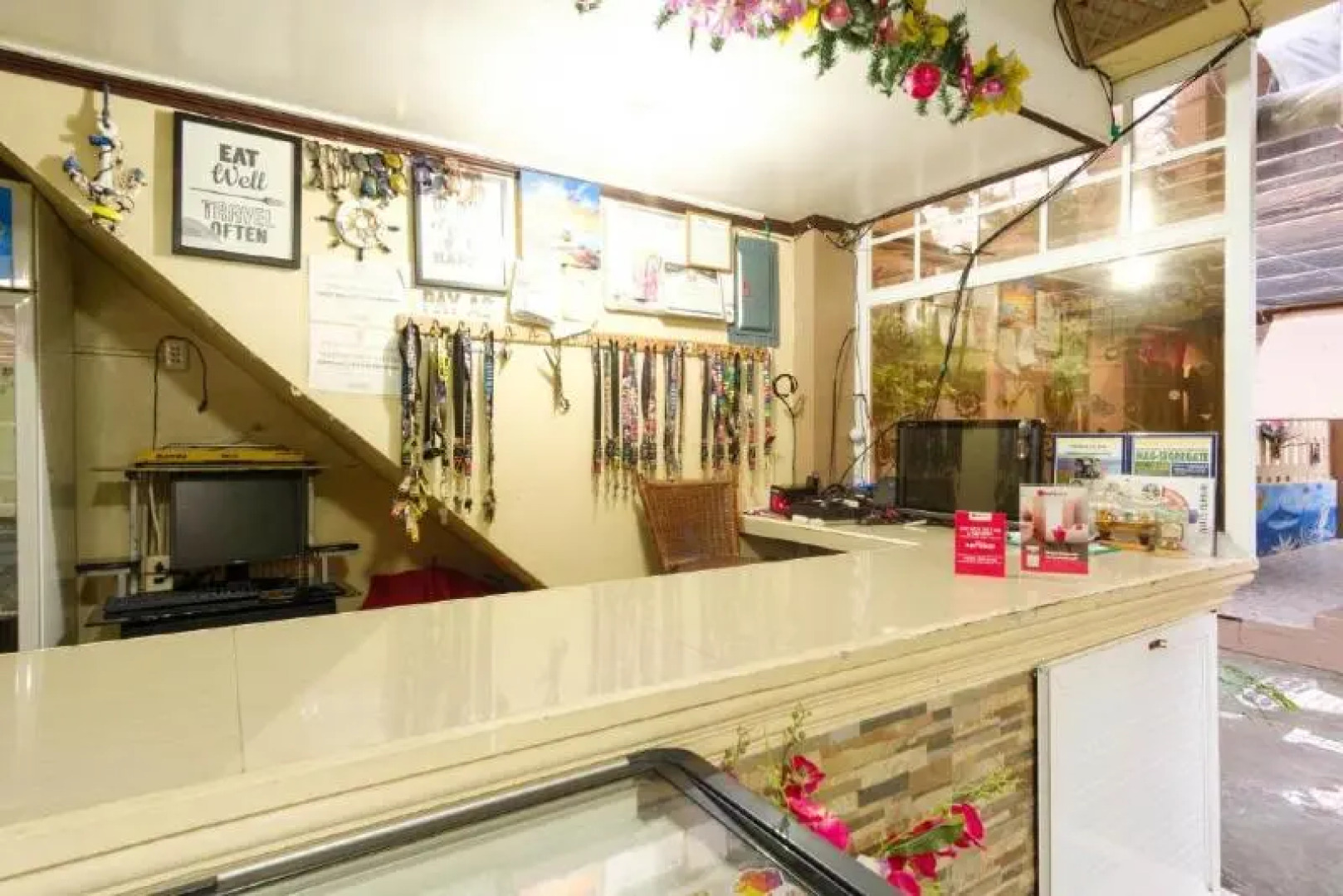 RedDoorz @ Prince JB Beach Resort Zambales - Vaccinated Staff