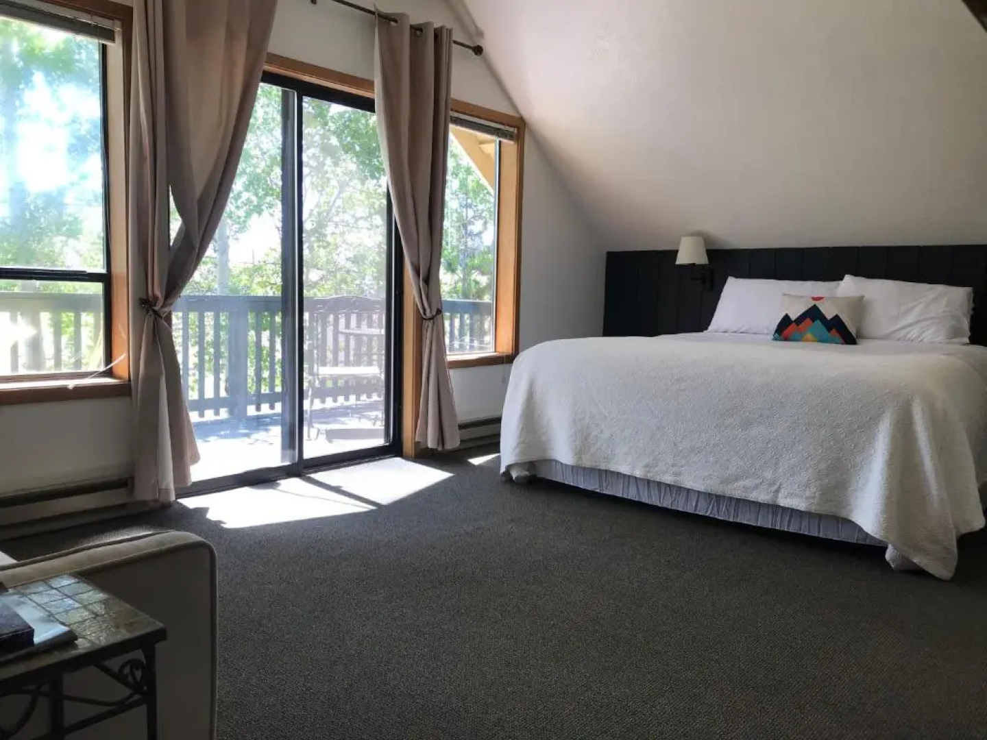 Left Coast Lodge