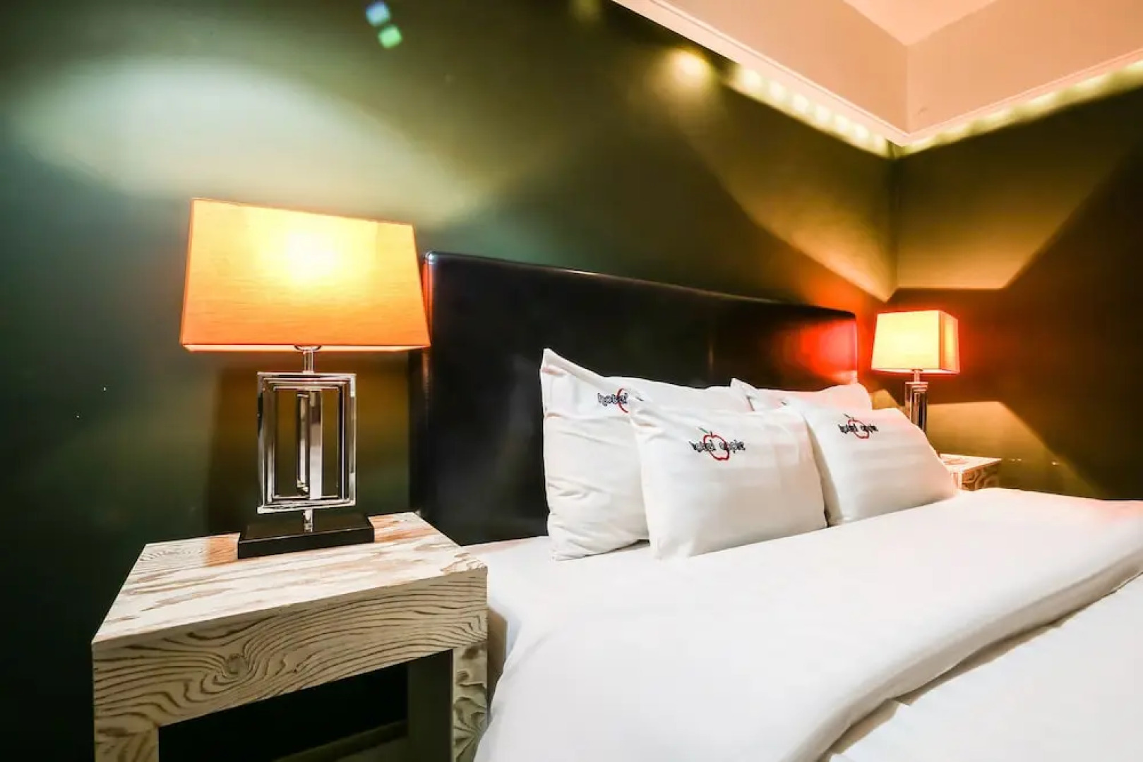 Apple Hotel