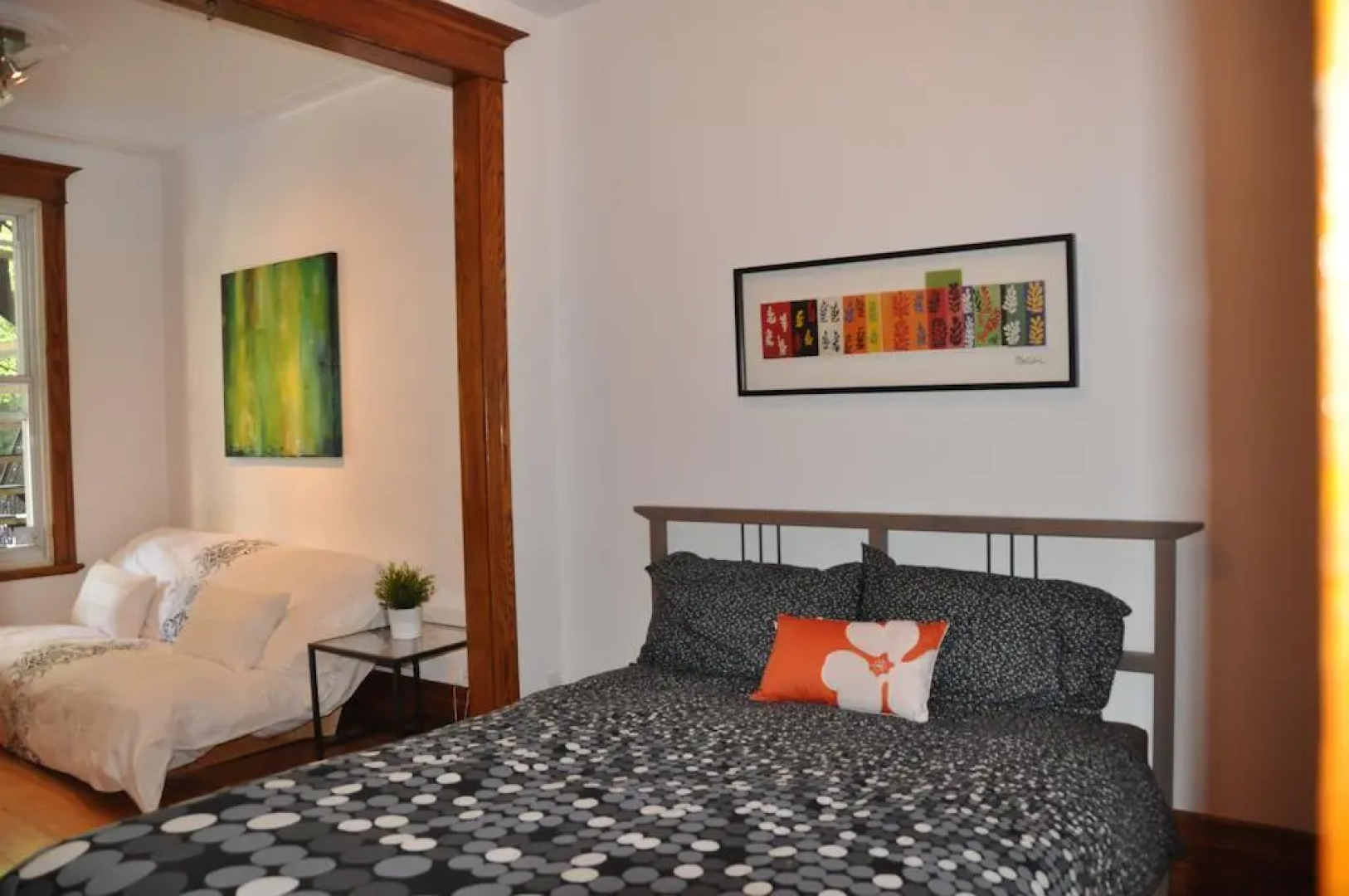 Le Laurier Cottage by HomeInMontreal