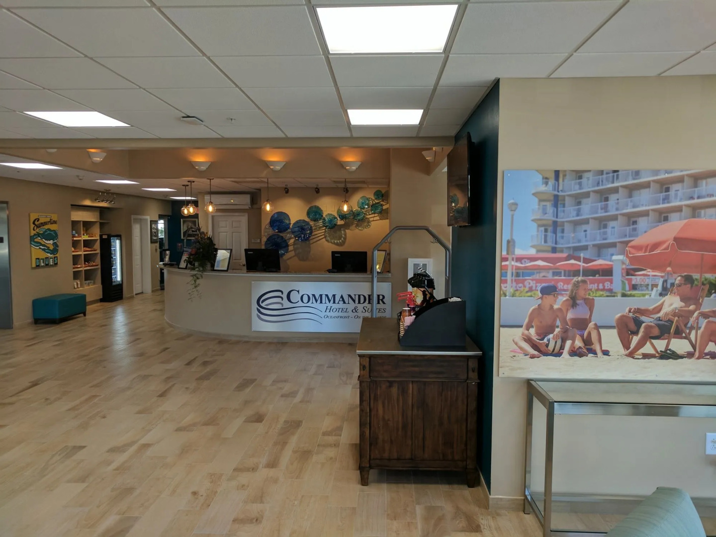 Commander Hotel & Suites